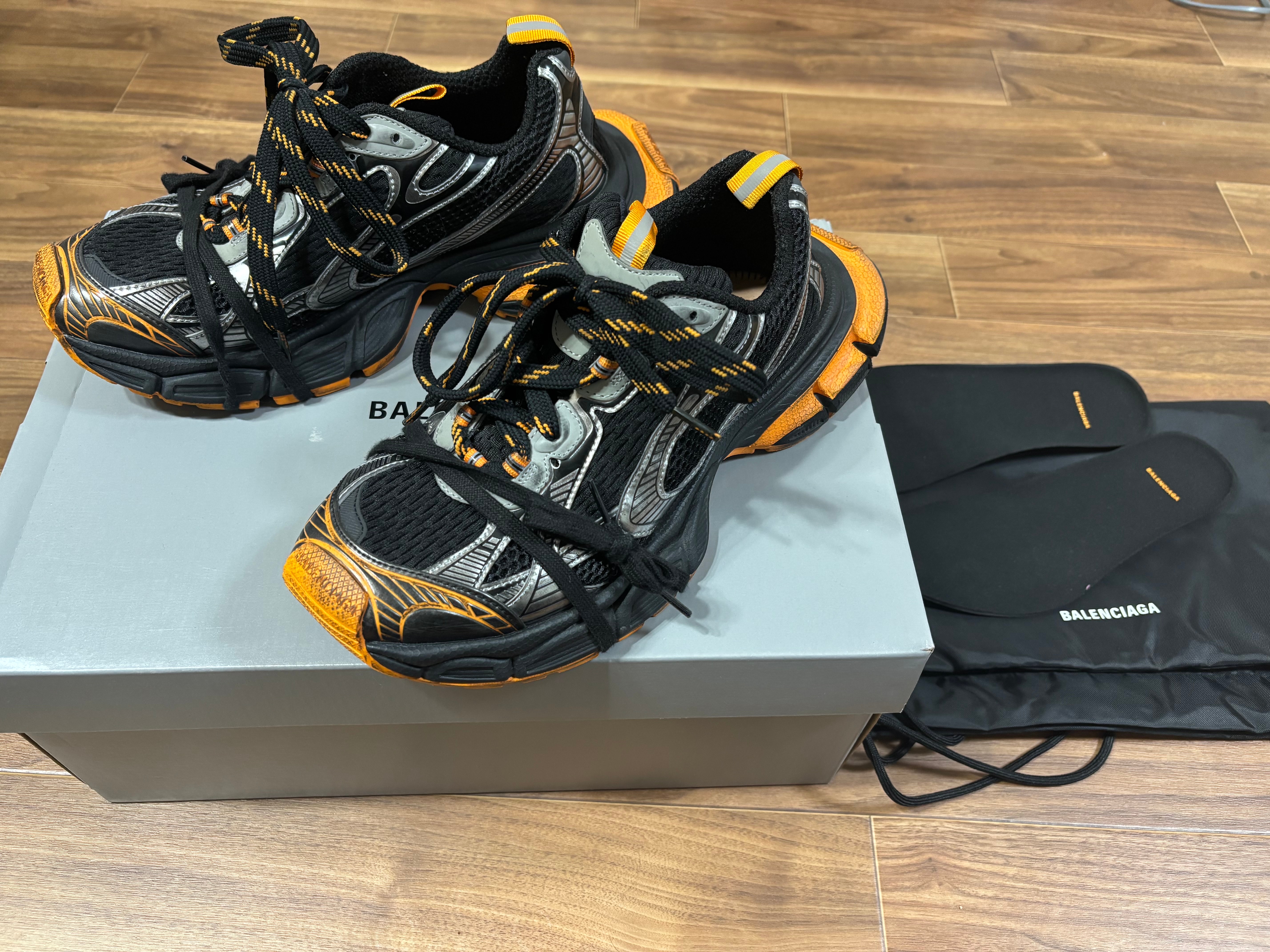 バレンシアガ 3XL スニーカー "ブラック/オレンジ/グレー"