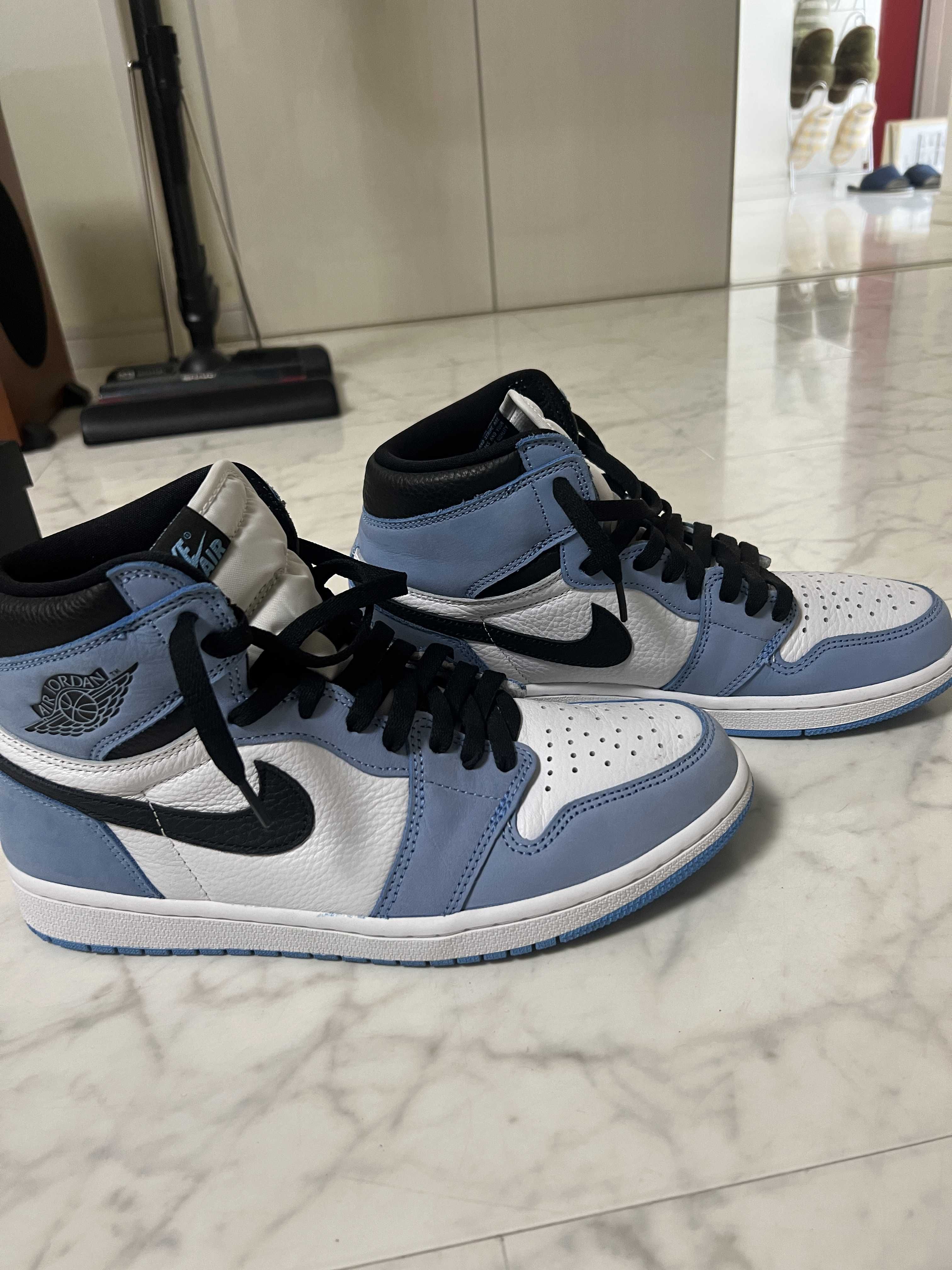 Nike Air Jordan 1 High OG "University Blue"