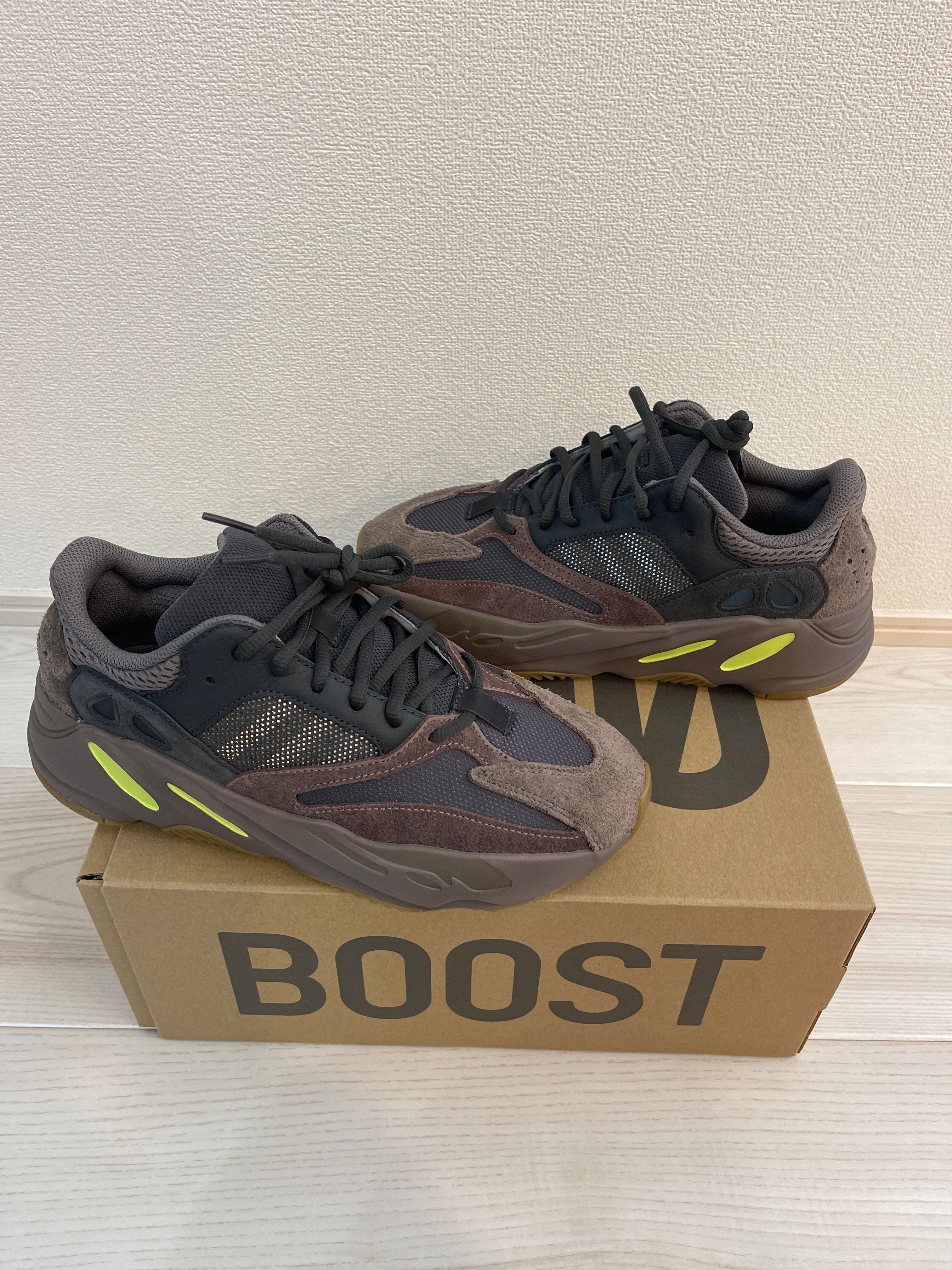 YEEZY BOOST 700 WAVE RUNNER DARK GREY