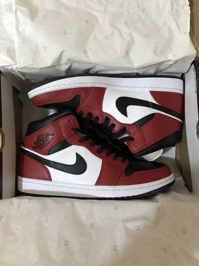 Nike Air Jordan 1 Mid "Chicago Black Toe"