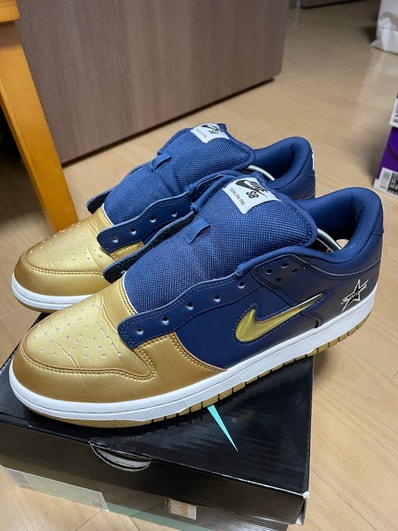 Supreme × Nike SB Dunk Low OG QS "Metallic Gold/Navy"