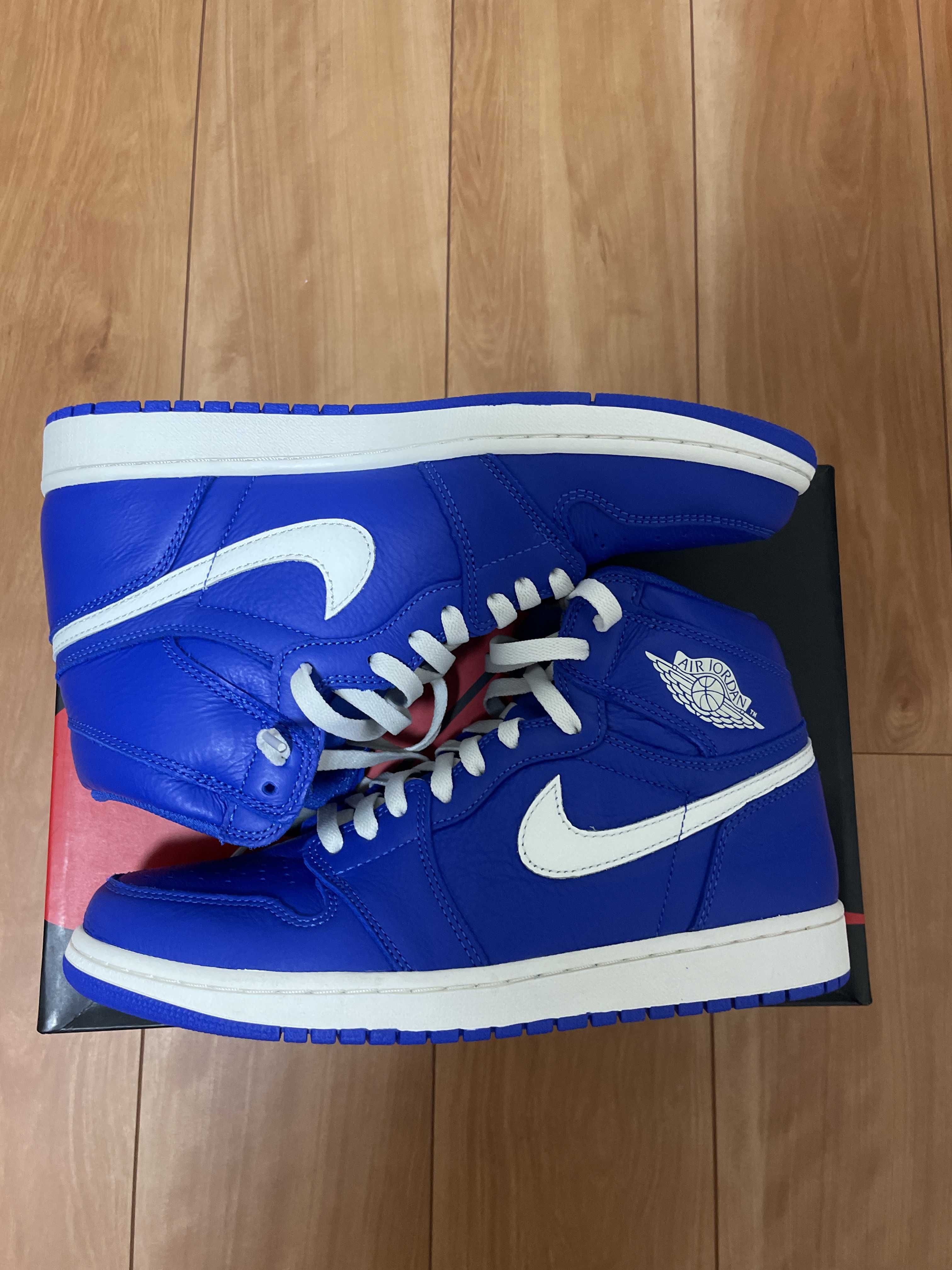 NIKE AIR JORDAN 1 RETRO HIGH "HYPER ROYAL"
