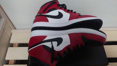Nike Air Jordan 1 Mid "Chicago Black Toe"