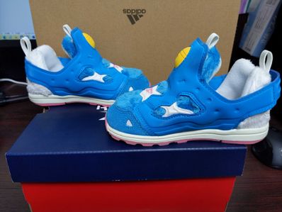 DORAEMON × atmos × REEBOK VERSA PUMP FURY "BLUE"