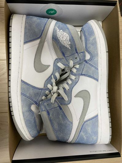 Nike Air Jordan 1 High OG "Hyper Royal"