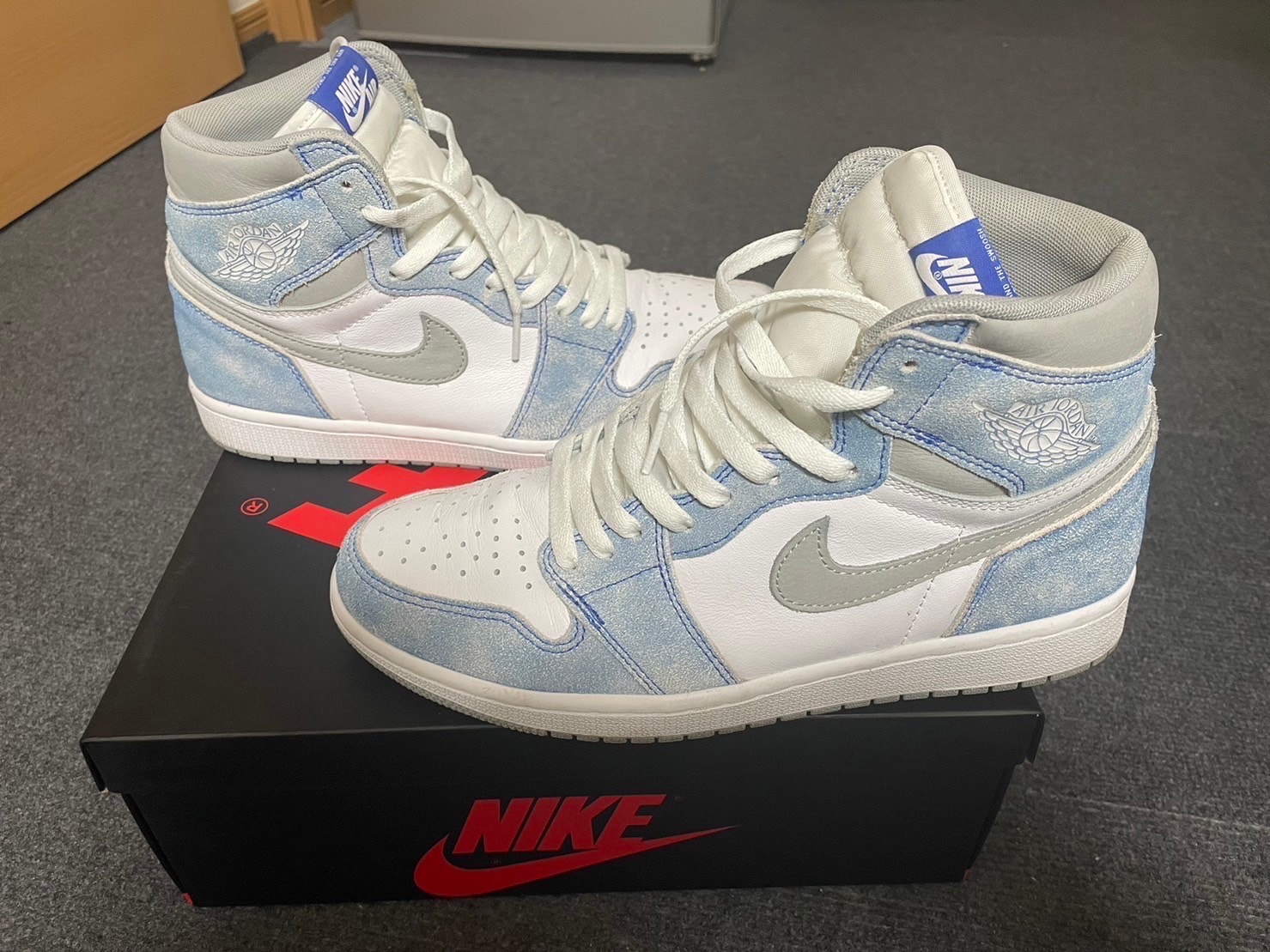Nike Air Jordan 1 High OG "Hyper Royal"