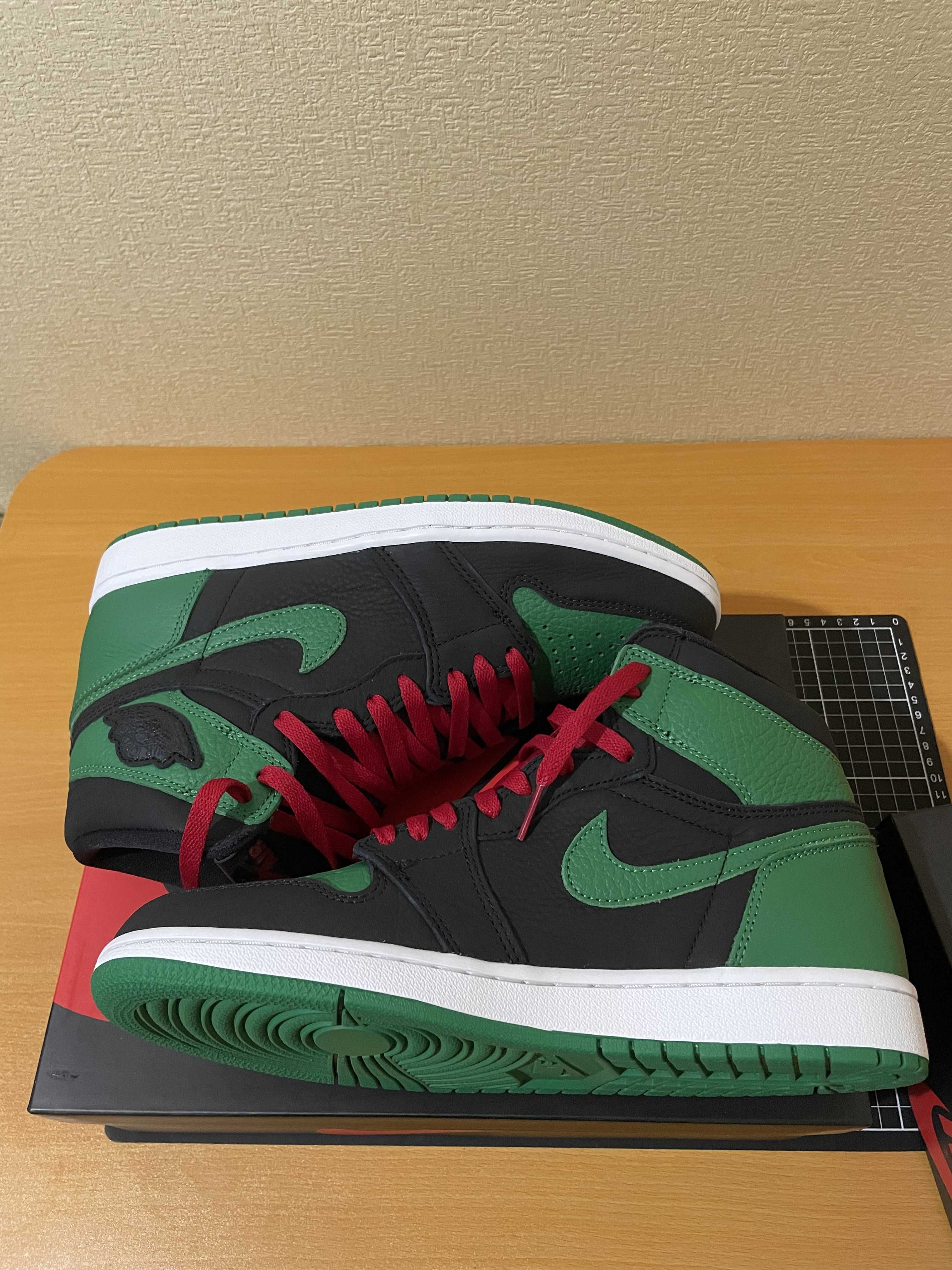 Nike Air Jordan 1 Retro High OG "Black/Pine Green" (2020)