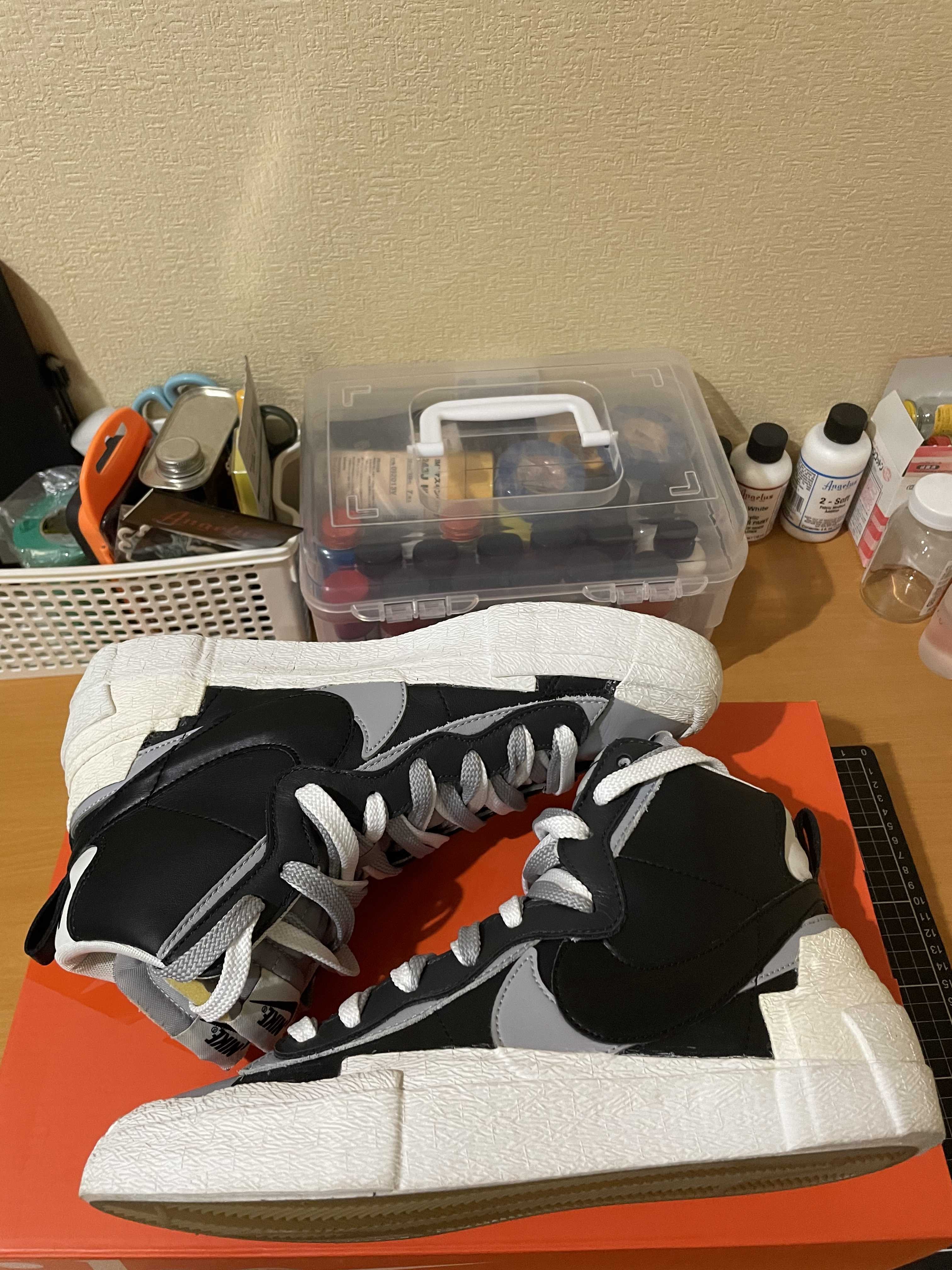 sacai × NIKE BLAZER MID "BLACK/WOLF GREY/WHITE"