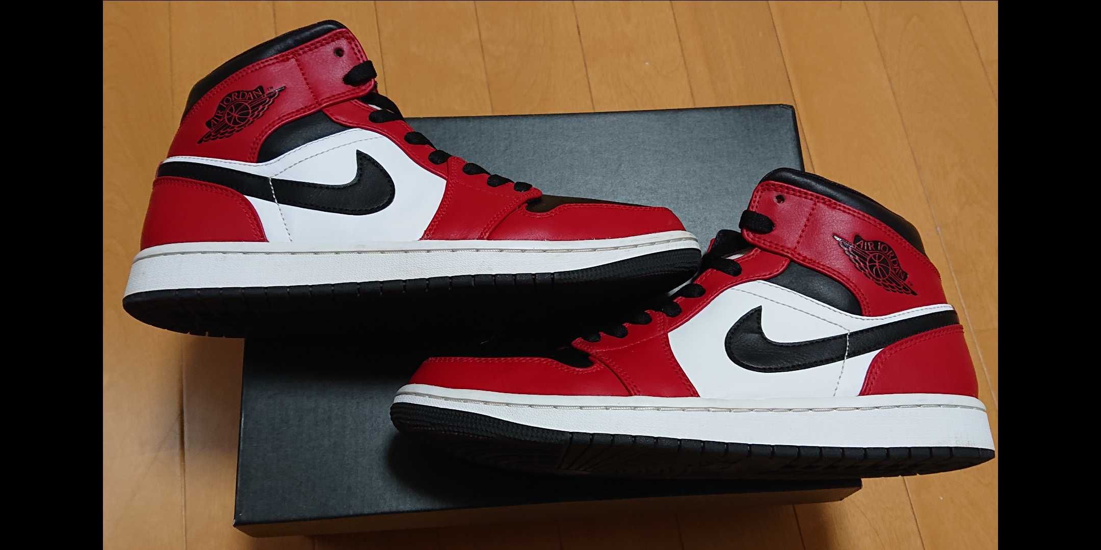 Nike Air Jordan 1 Mid "Chicago Black Toe"