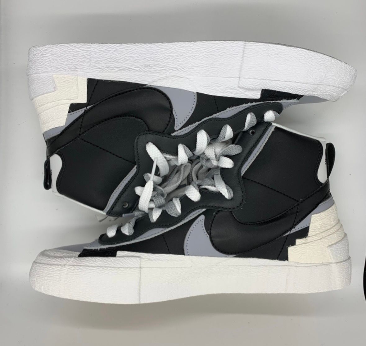 sacai × NIKE BLAZER MID "BLACK/WOLF GREY/WHITE"