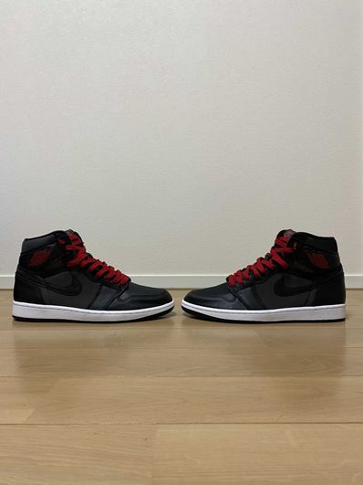Nike Air Jordan 1 Retro High OG "Black/Metallic Silver/Gym Red"