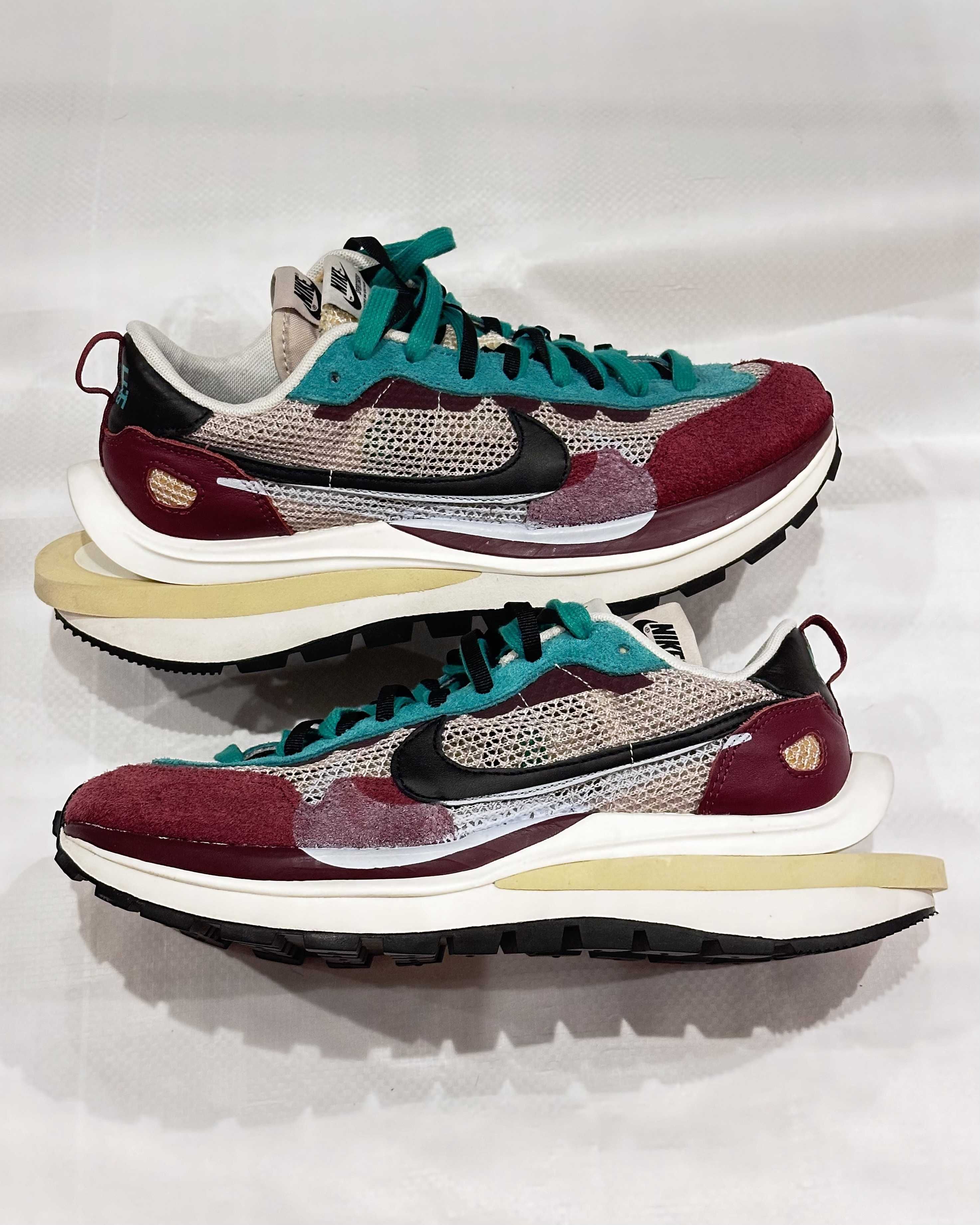 sacai × Nike Vapor Waffle "String/Red/Green"