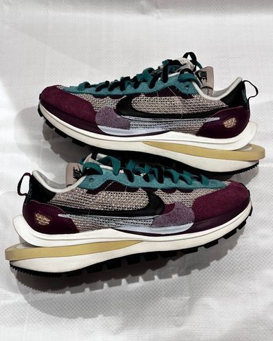 sacai × Nike Vapor Waffle "String/Red/Green"