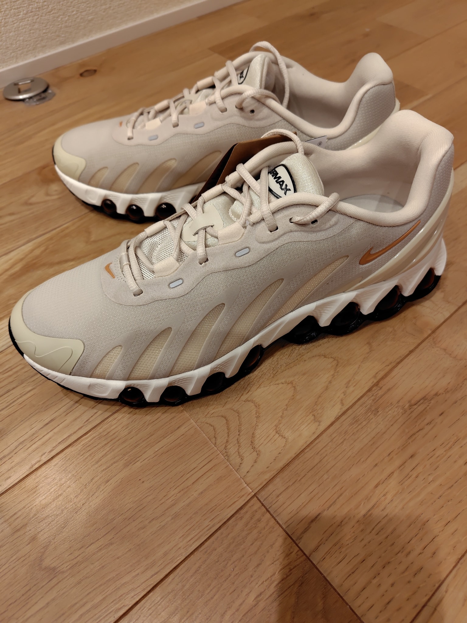Nike Air Max DN8 "Light Khaki"