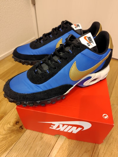 Nike Air Max Waffle "Black and Hyper Blue"