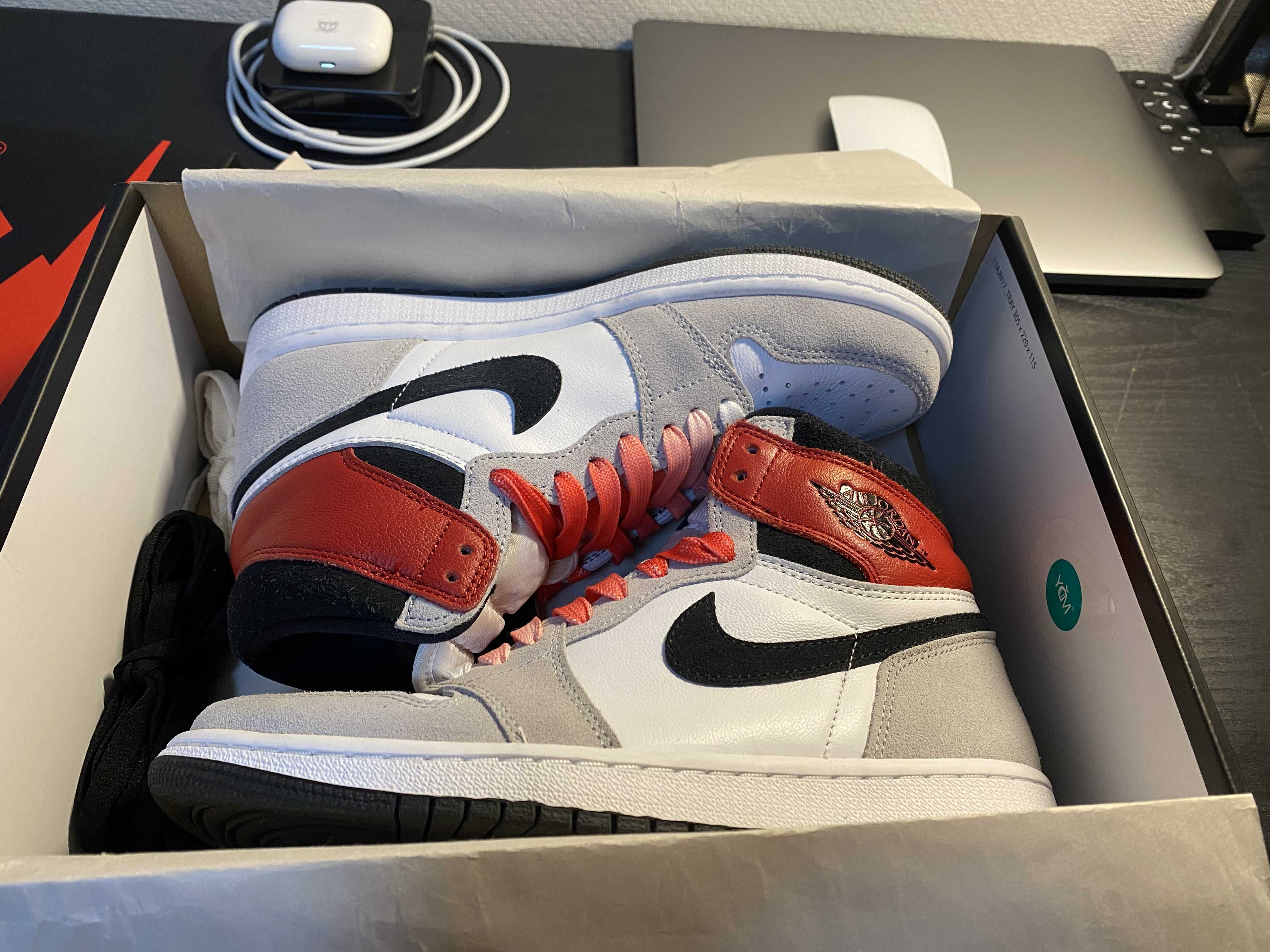 Nike Air Jordan 1 High OG "White/Black/Light Smoke Grey"