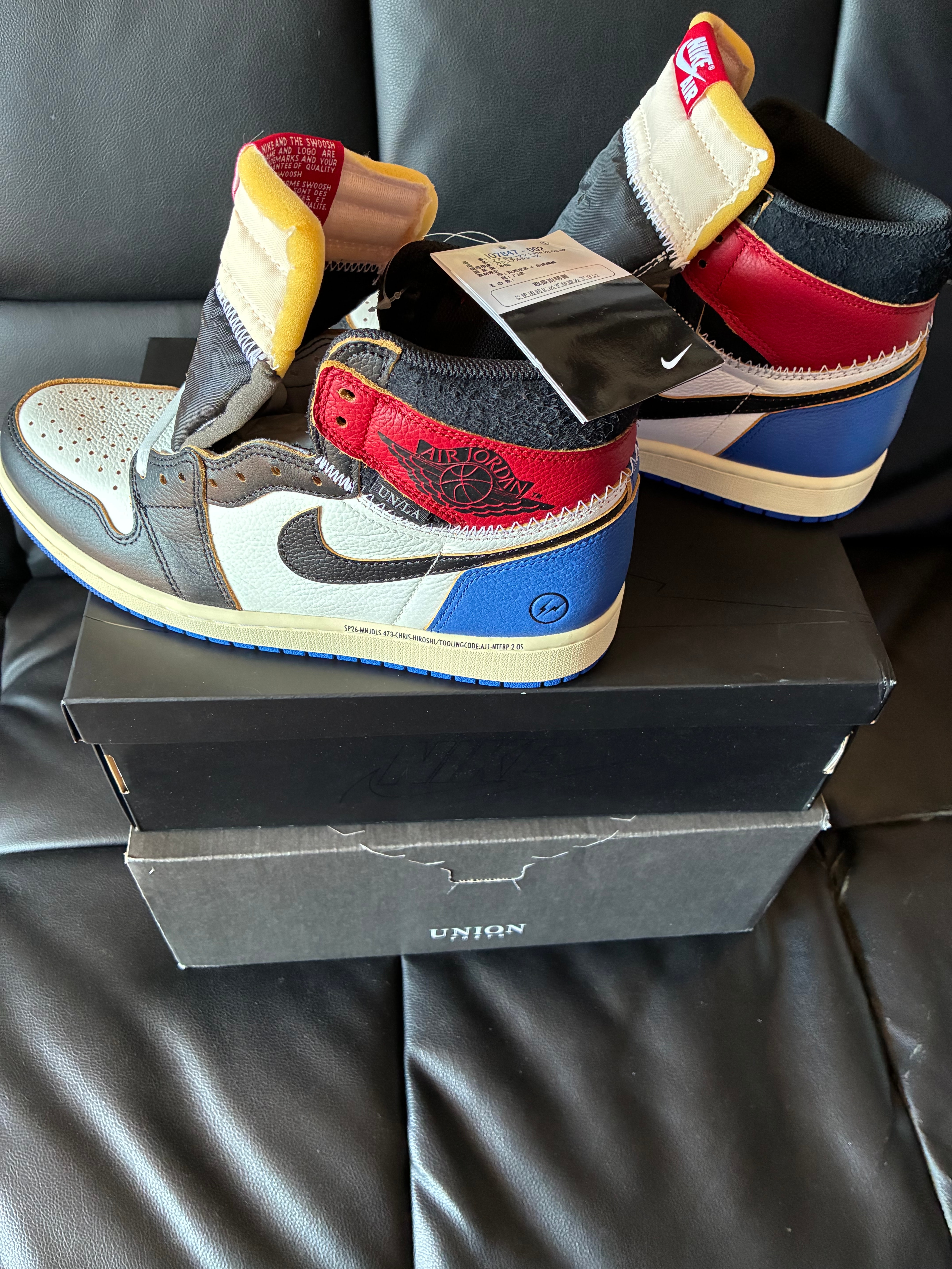 フラグメントデザイン × ユニオン × ナイキ エアジョーダン1 ハイ OG "ブラック/バーシティレッド"