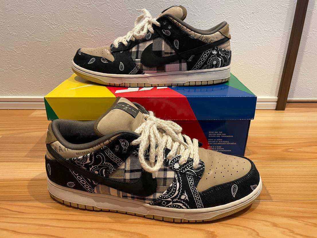 Travis Scott × Nike SB Dunk Low "Black/Parachute Beige"