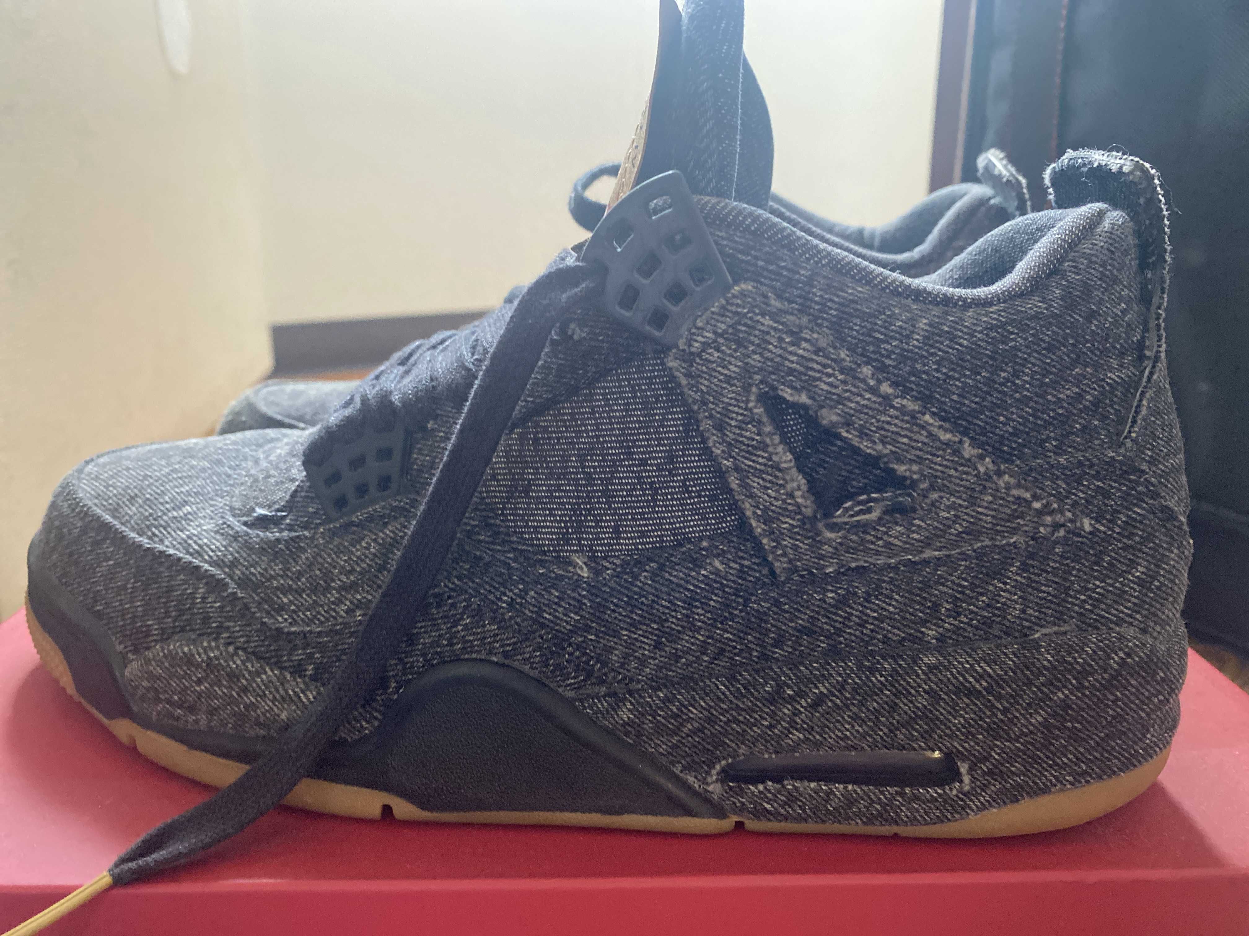 Nike × Levi's Air Jordan 4 "Black Denim" (Tag: LEVIS®)