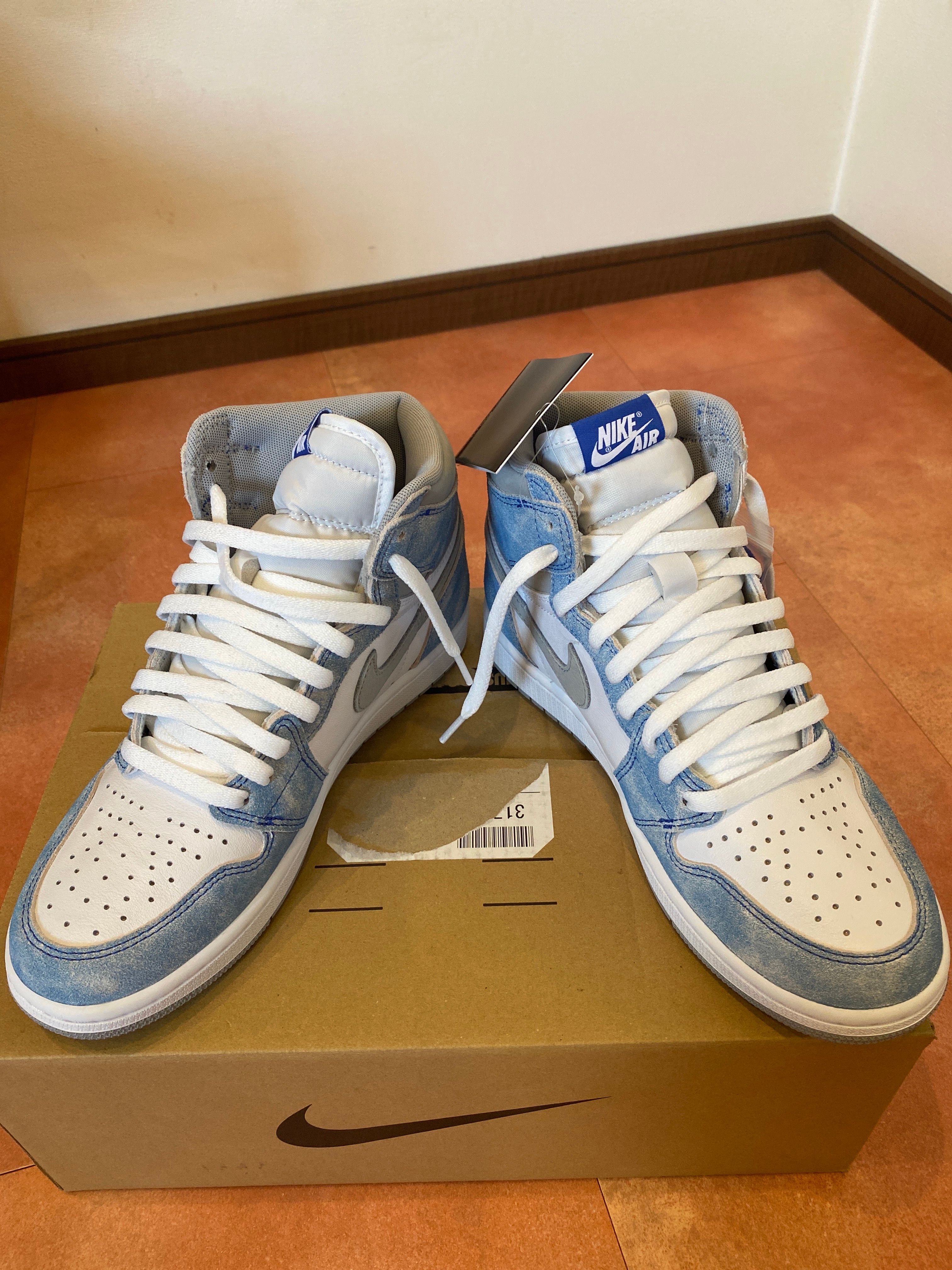 Nike Air Jordan 1 High OG "Hyper Royal"