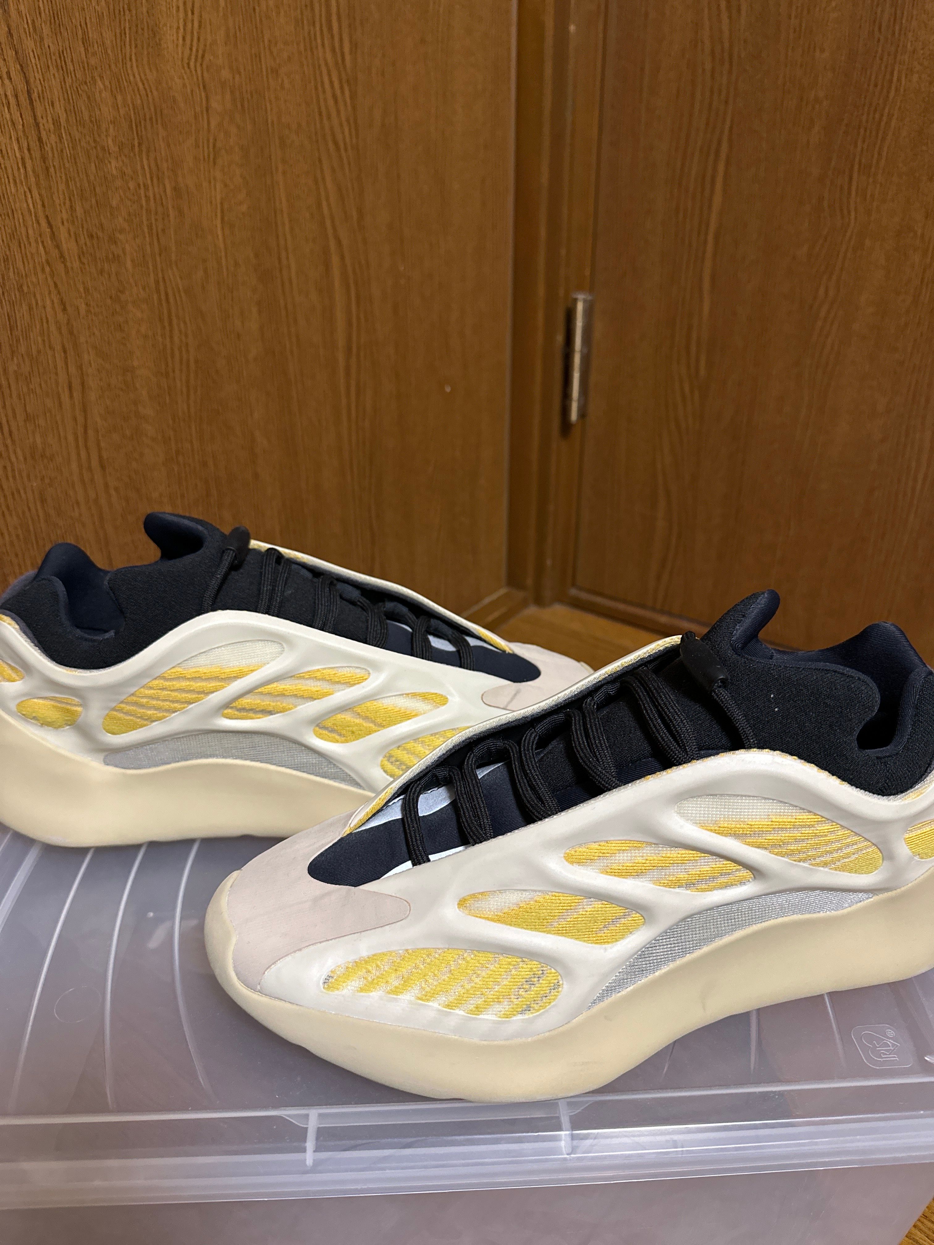 adidas YEEZY 700 V3 "Safflower"