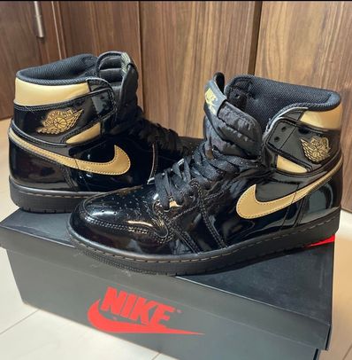 Nike Air Jordan 1 High OG "Black-Metalic Gold"