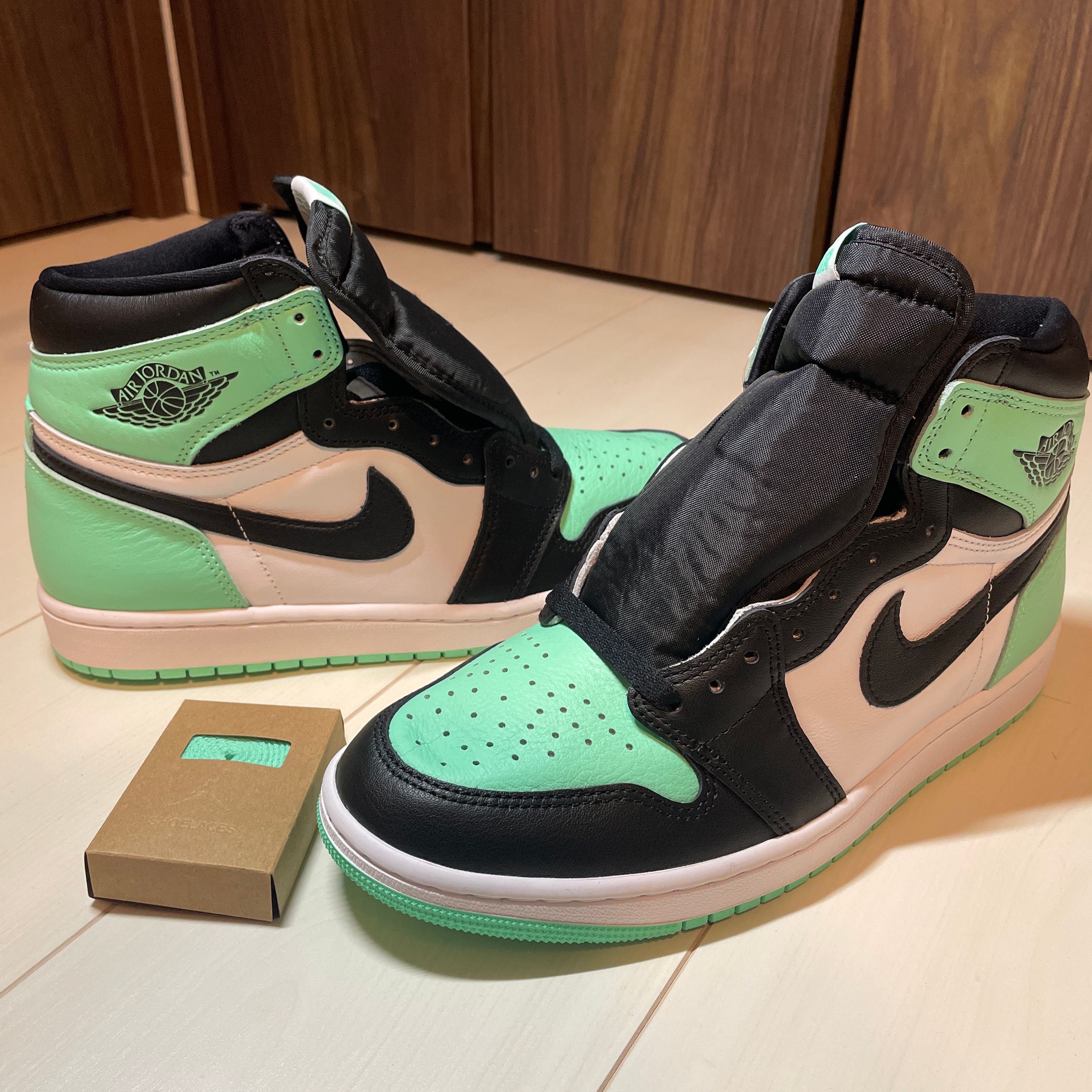 Nike Air Jordan 1 High OG "Green Glow"
