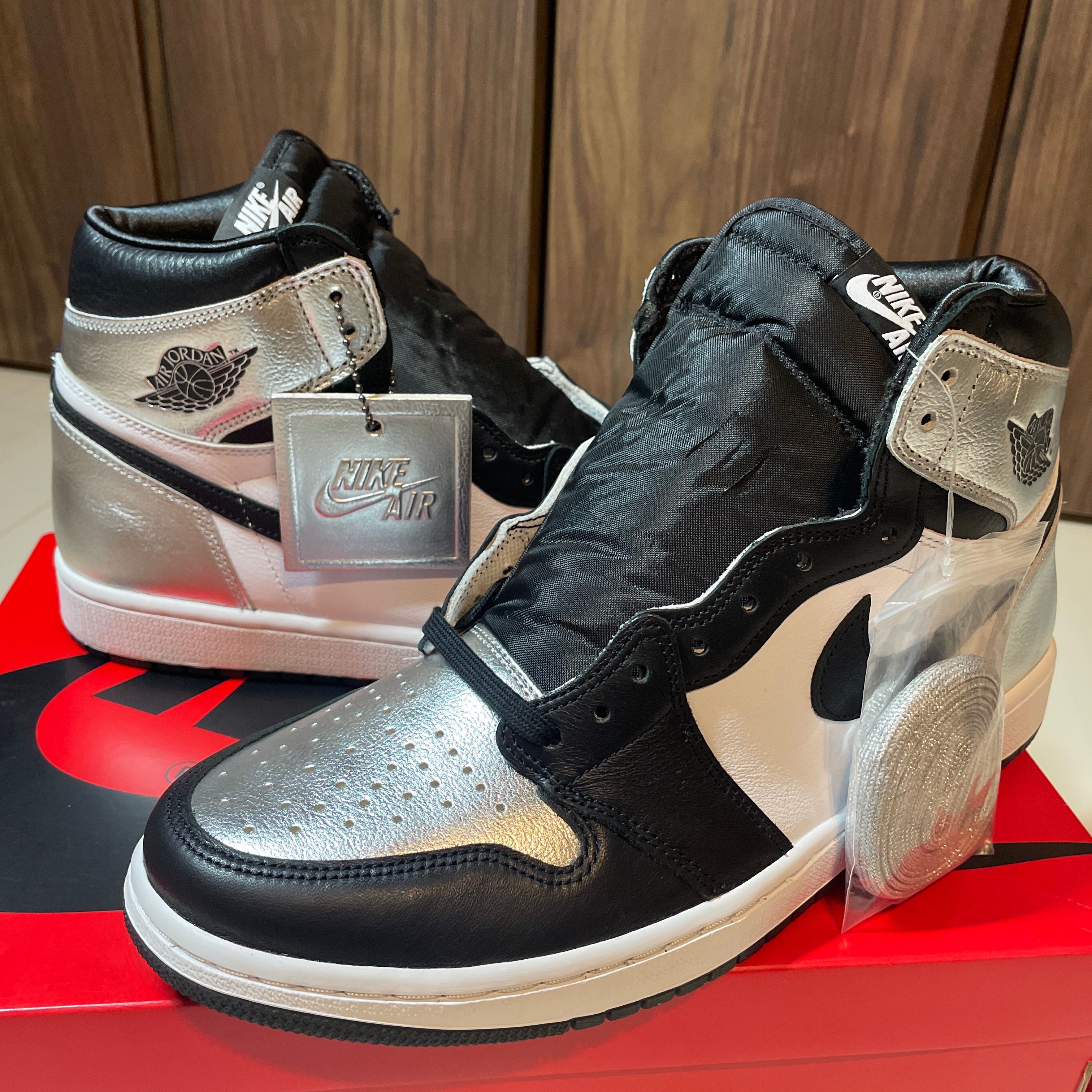 Nike Women's Air Jordan 1 Retro High OG "Silver Toe"