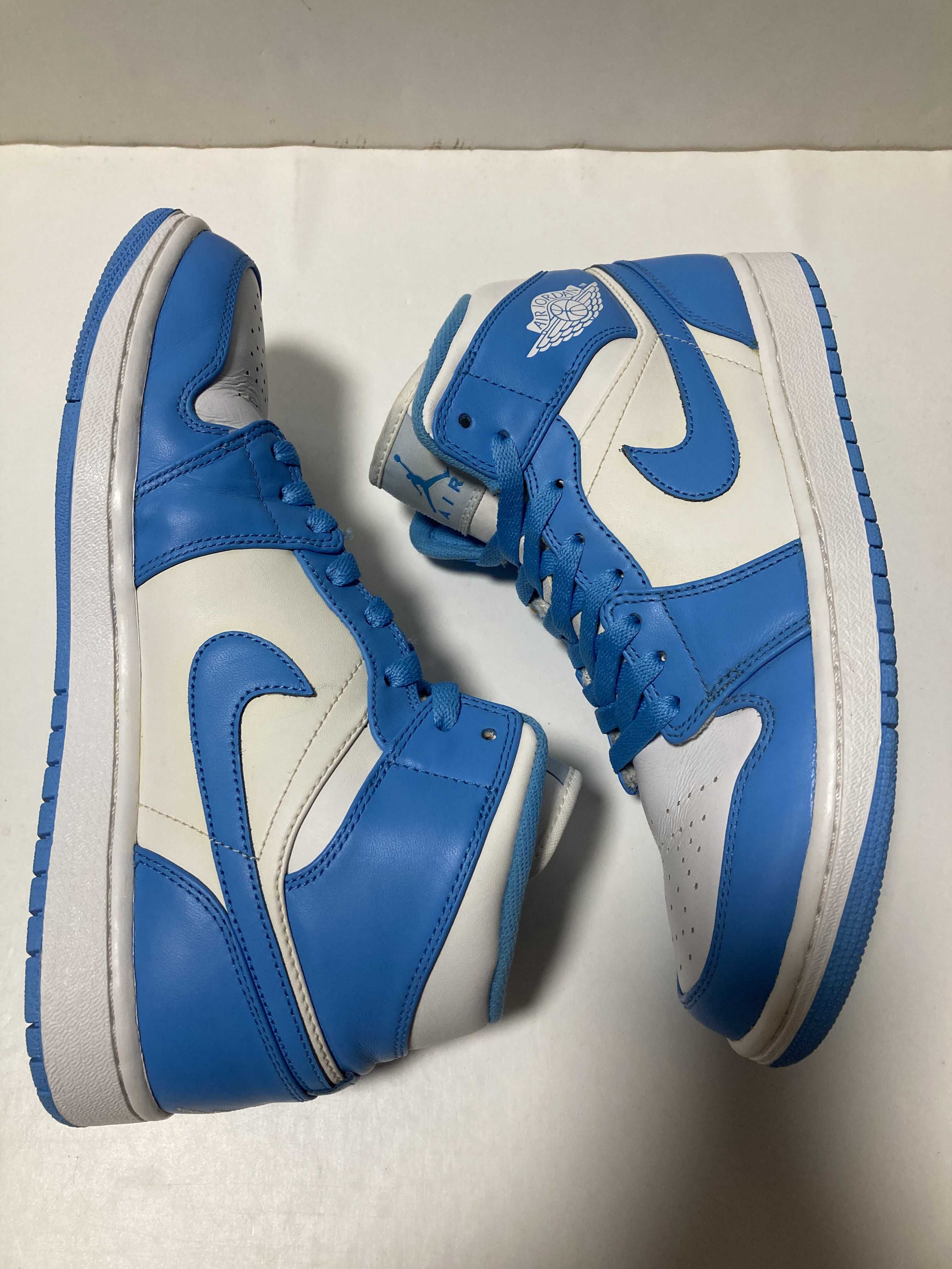 Nike Air Jordan 1 Retro Mid "UNC"