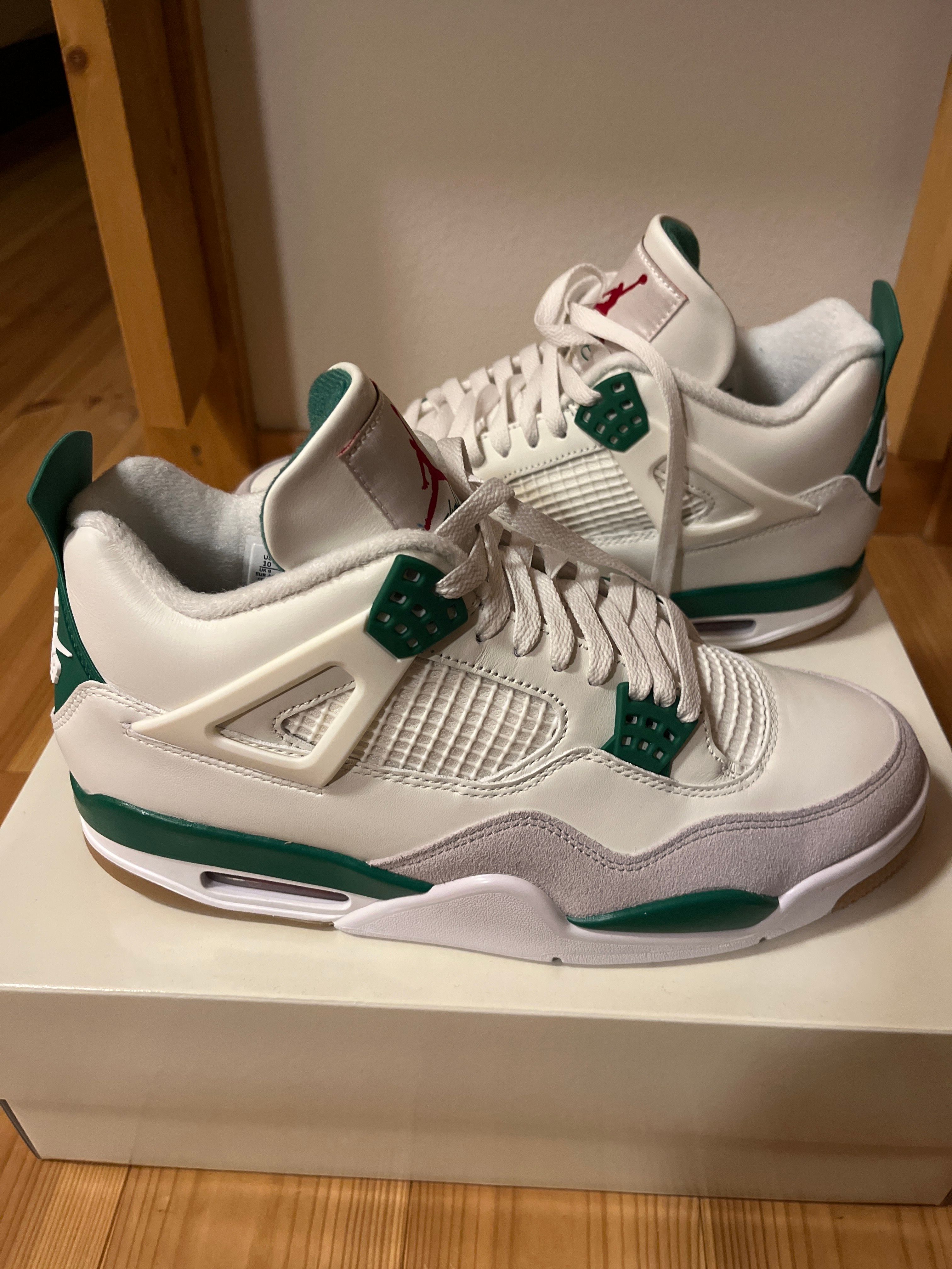 Nike SB × Air Jordan 4 Retro SP "Pine Green"