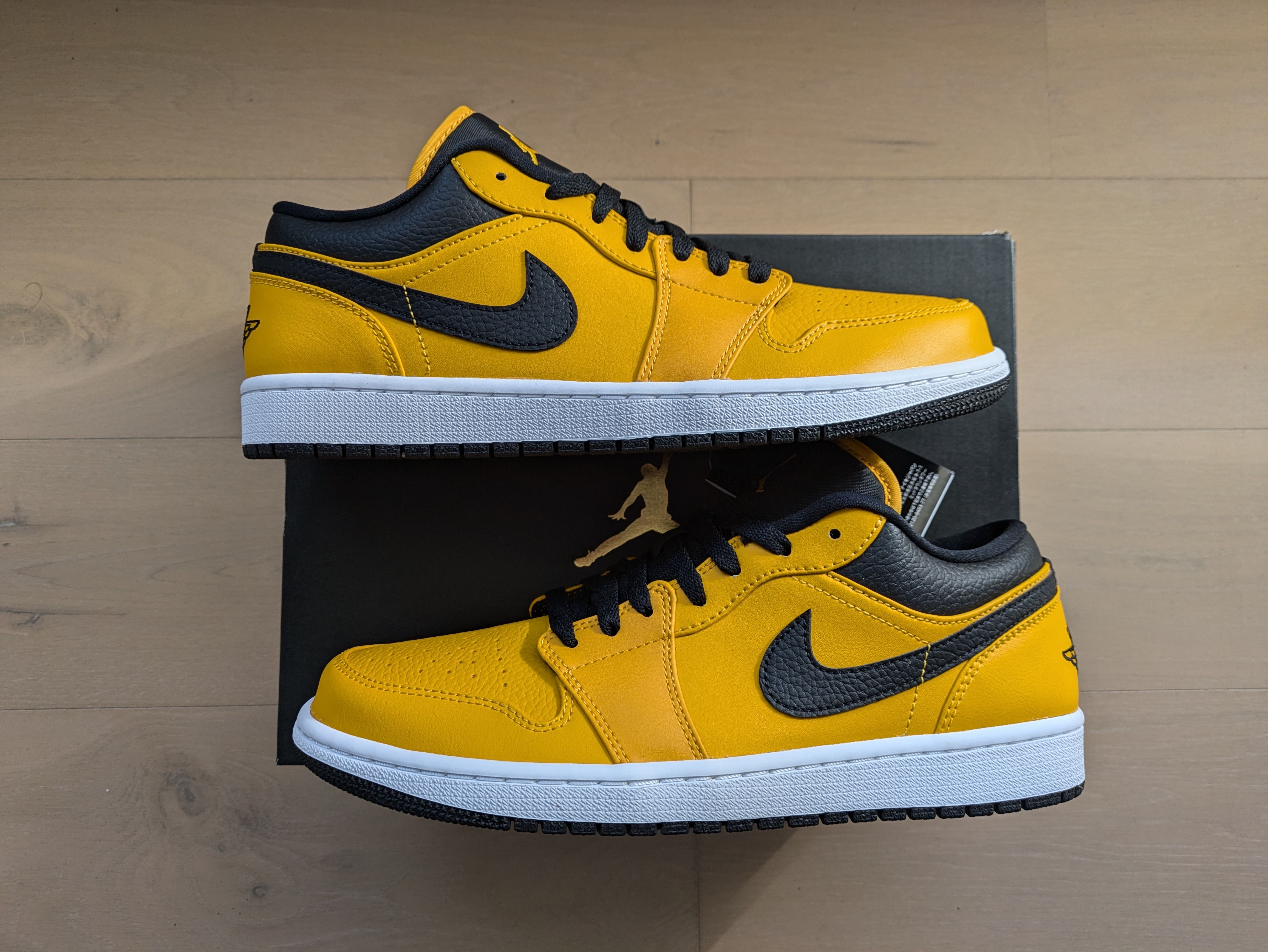 NIKE AIR JORDAN 1 LOW "UNIVERSITY GOLD"