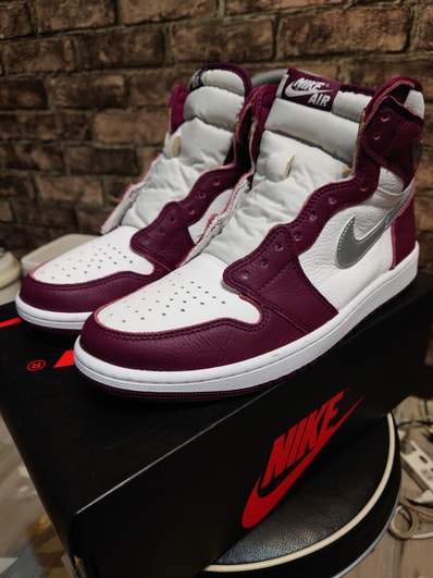 Nike Air Jordan 1 High OG "Bordeaux"