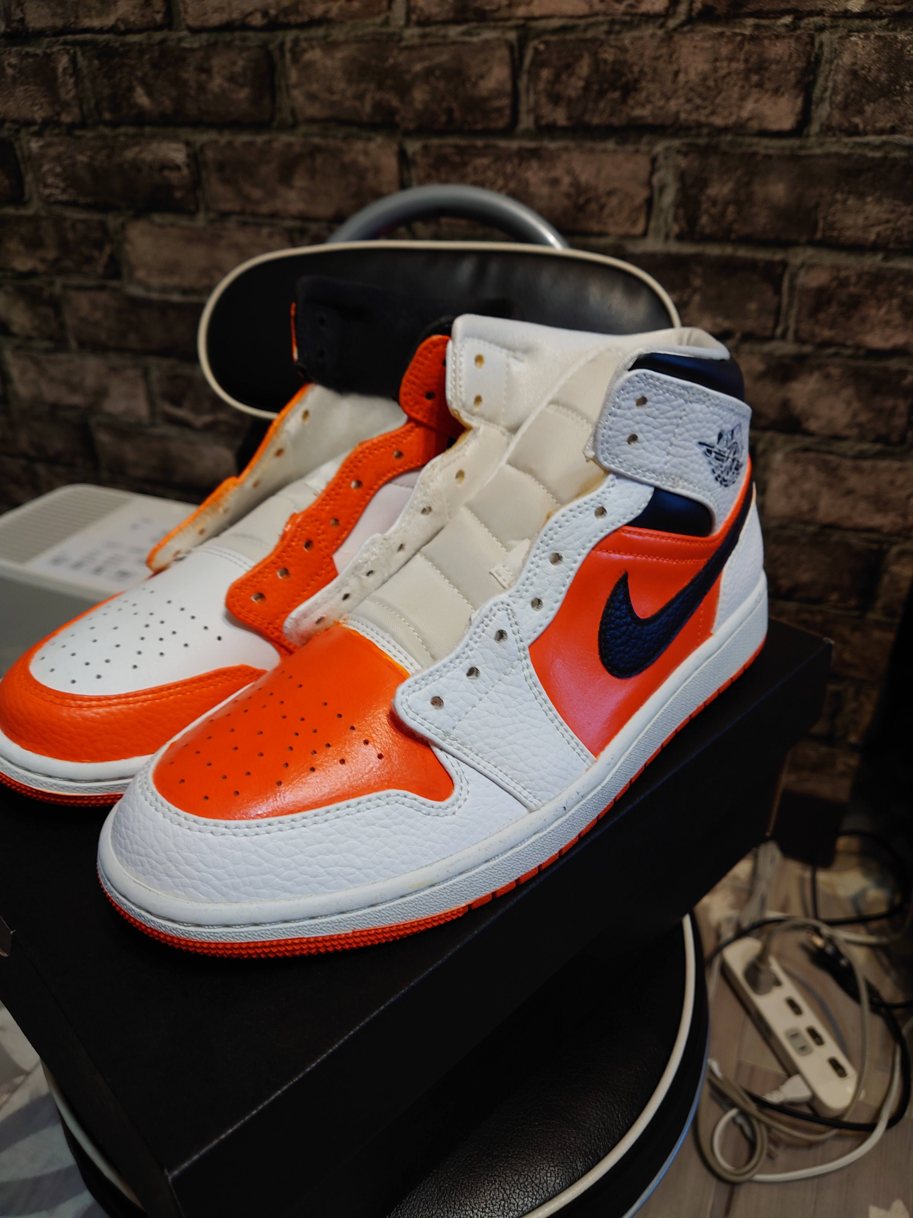 ナイキ エアジョーダン1 ミッド "トリプルホワイト"(2020)