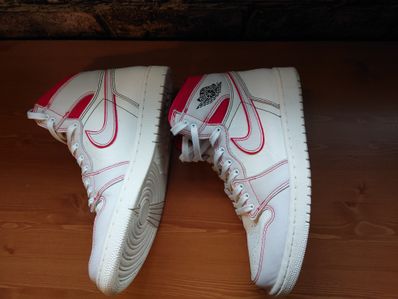 Nike Air Jordan 1 Retro High OG "Sail/University Red"