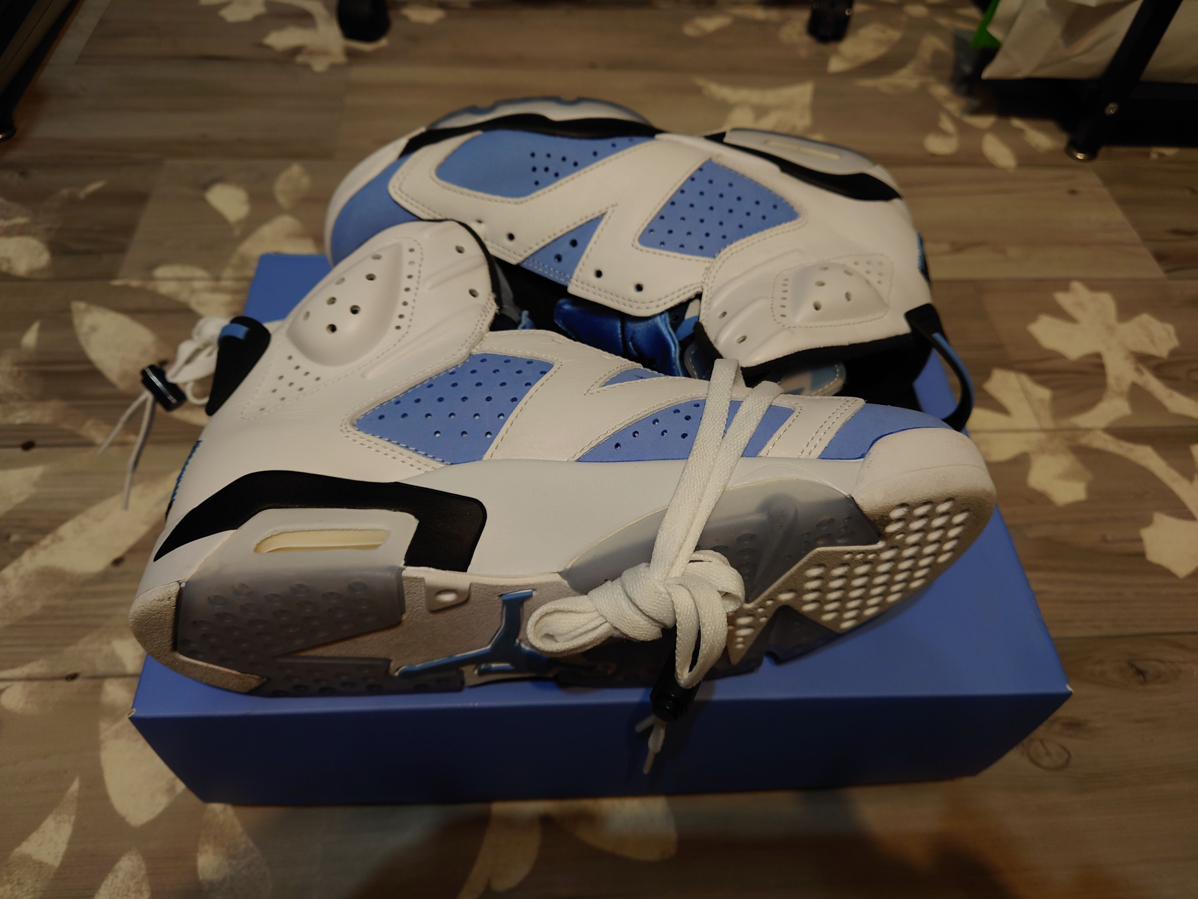 Nike Air Jordan 6 "UNC"