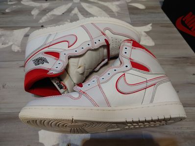 Nike Air Jordan 1 Retro High OG "Sail/University Red"