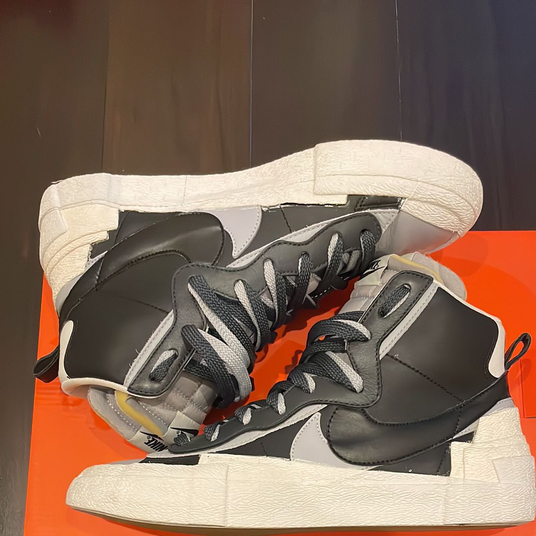 sacai × NIKE BLAZER MID "BLACK/WOLF GREY/WHITE"
