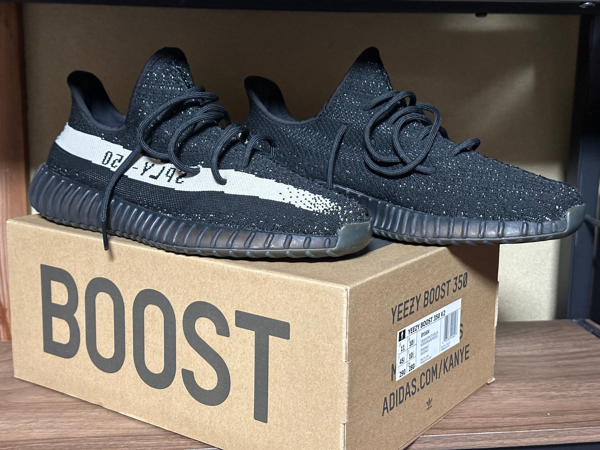 adidas YEEZY Boost 350 V2 "Oreo"