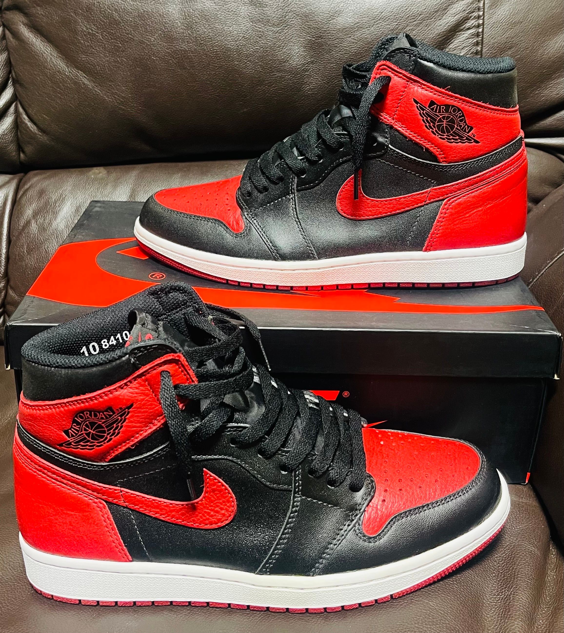 Nike Air Jordan 1 Retro High OG "Bred/Banned" (2016)