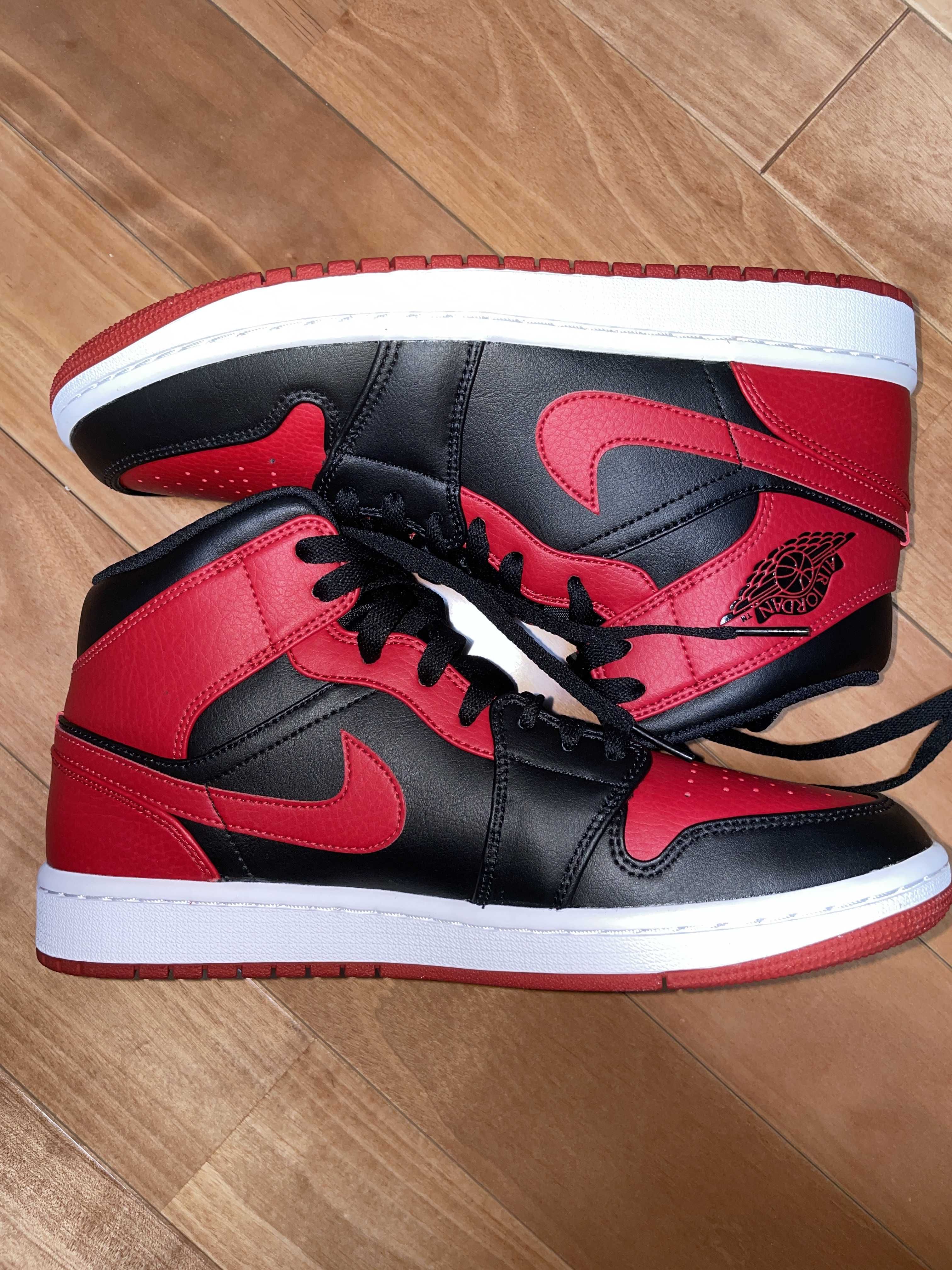 Nike Air Jordan 1 Mid "Bred"