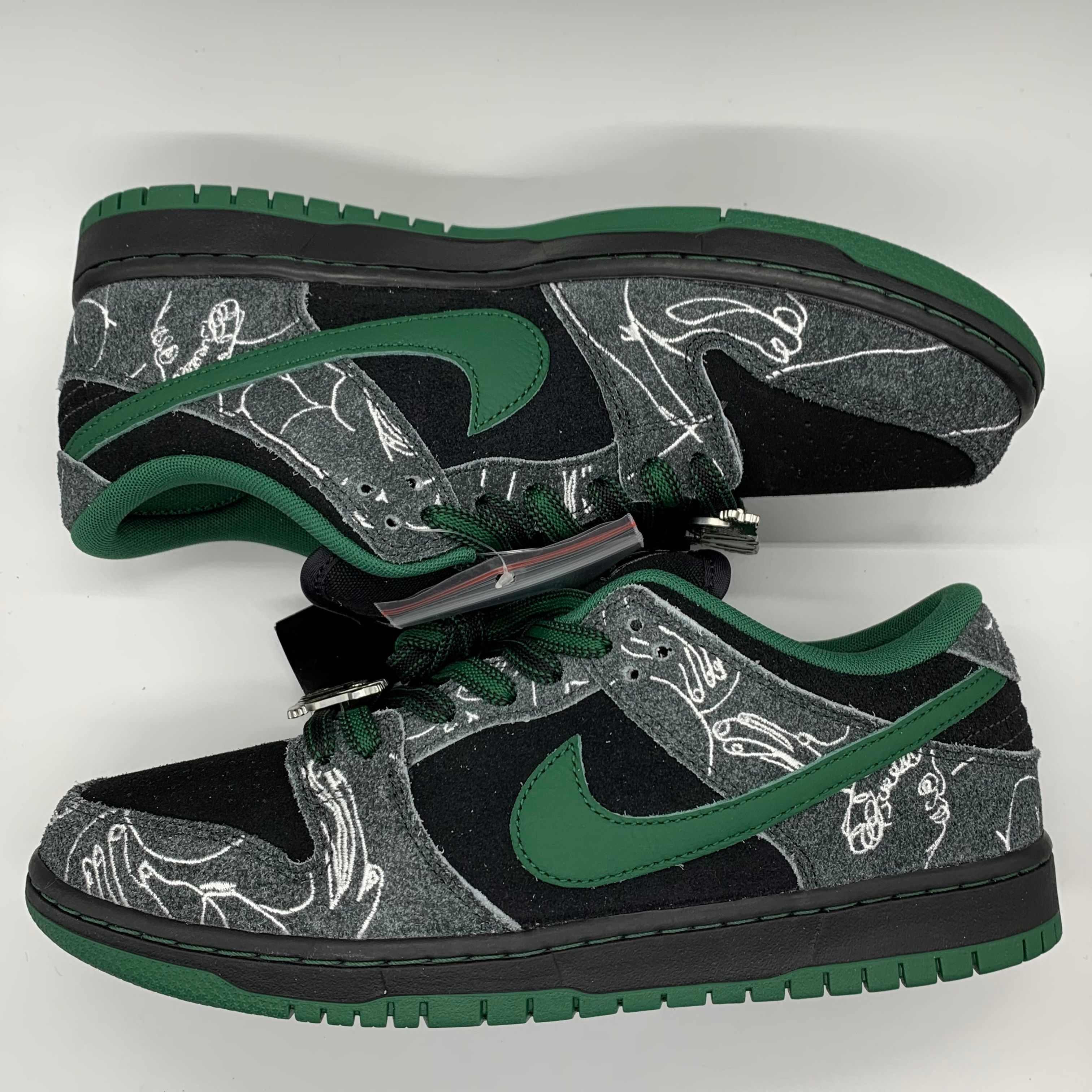 There Skateboards × Nike SB Dunk Low Pro "Anthracite and Gorge Green"