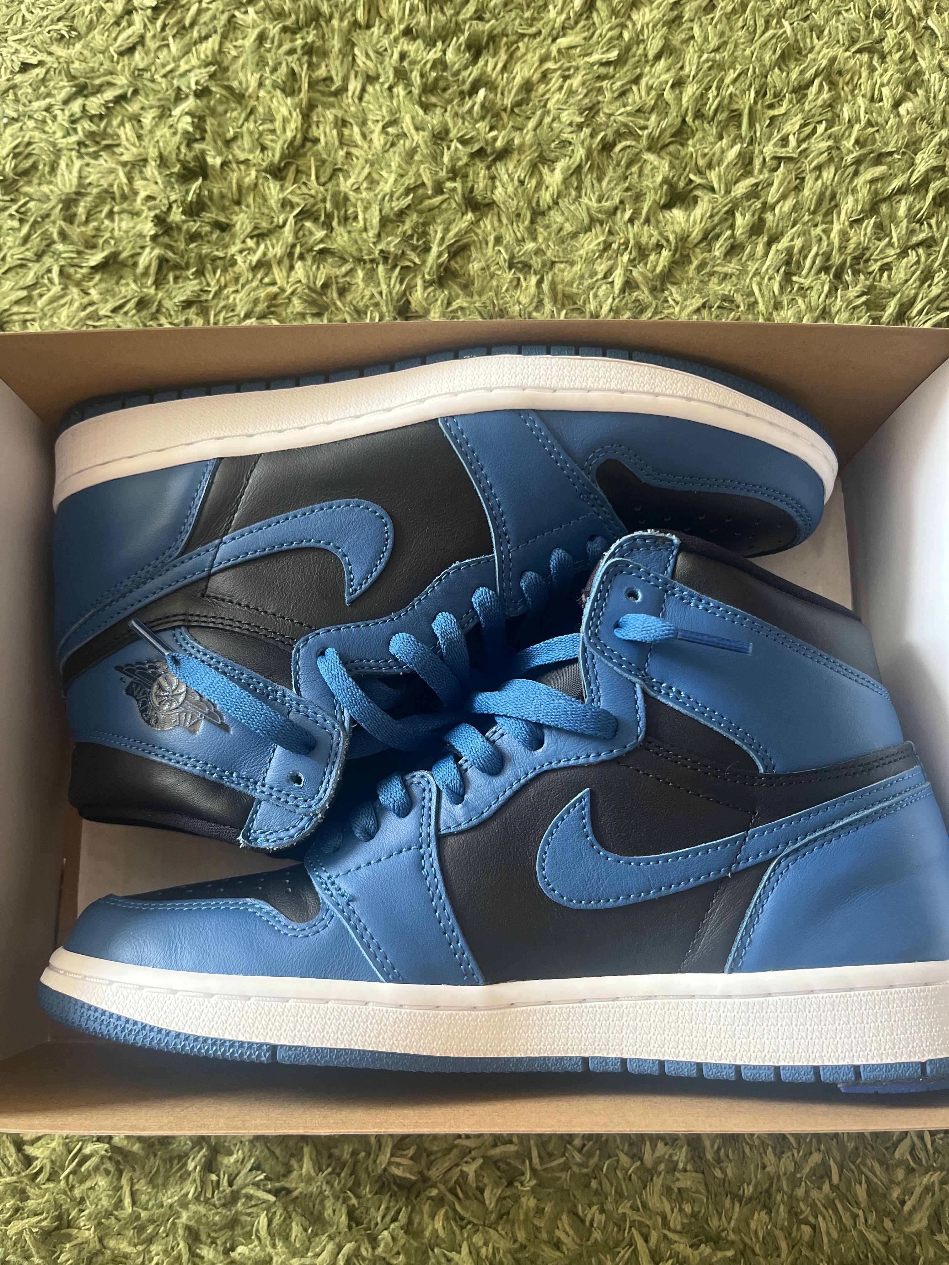 Nike Air Jordan 1 Retro High OG "Dark Marina Blue"