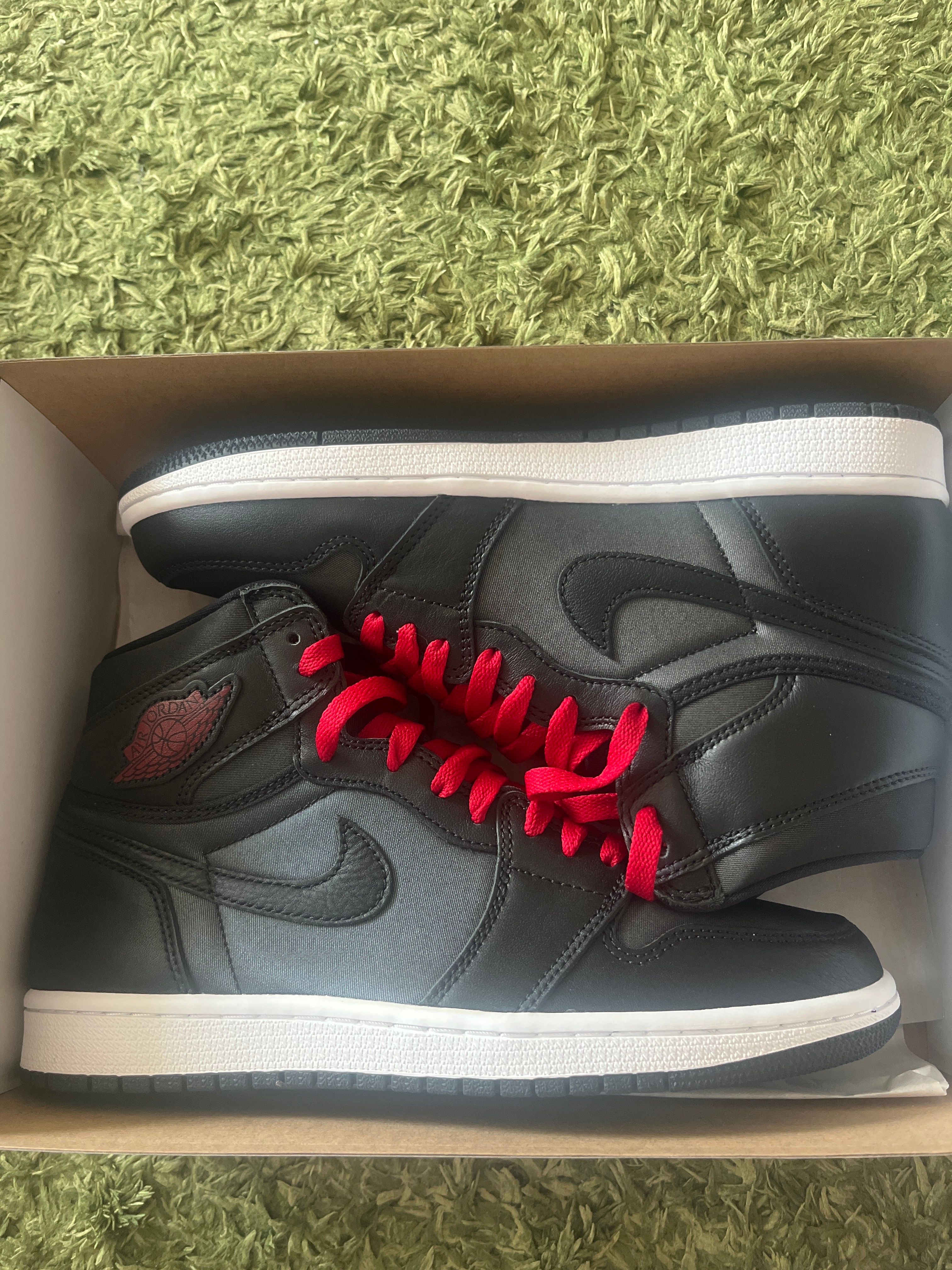 Nike Air Jordan 1 Retro High OG "Black/Metallic Silver/Gym Red"