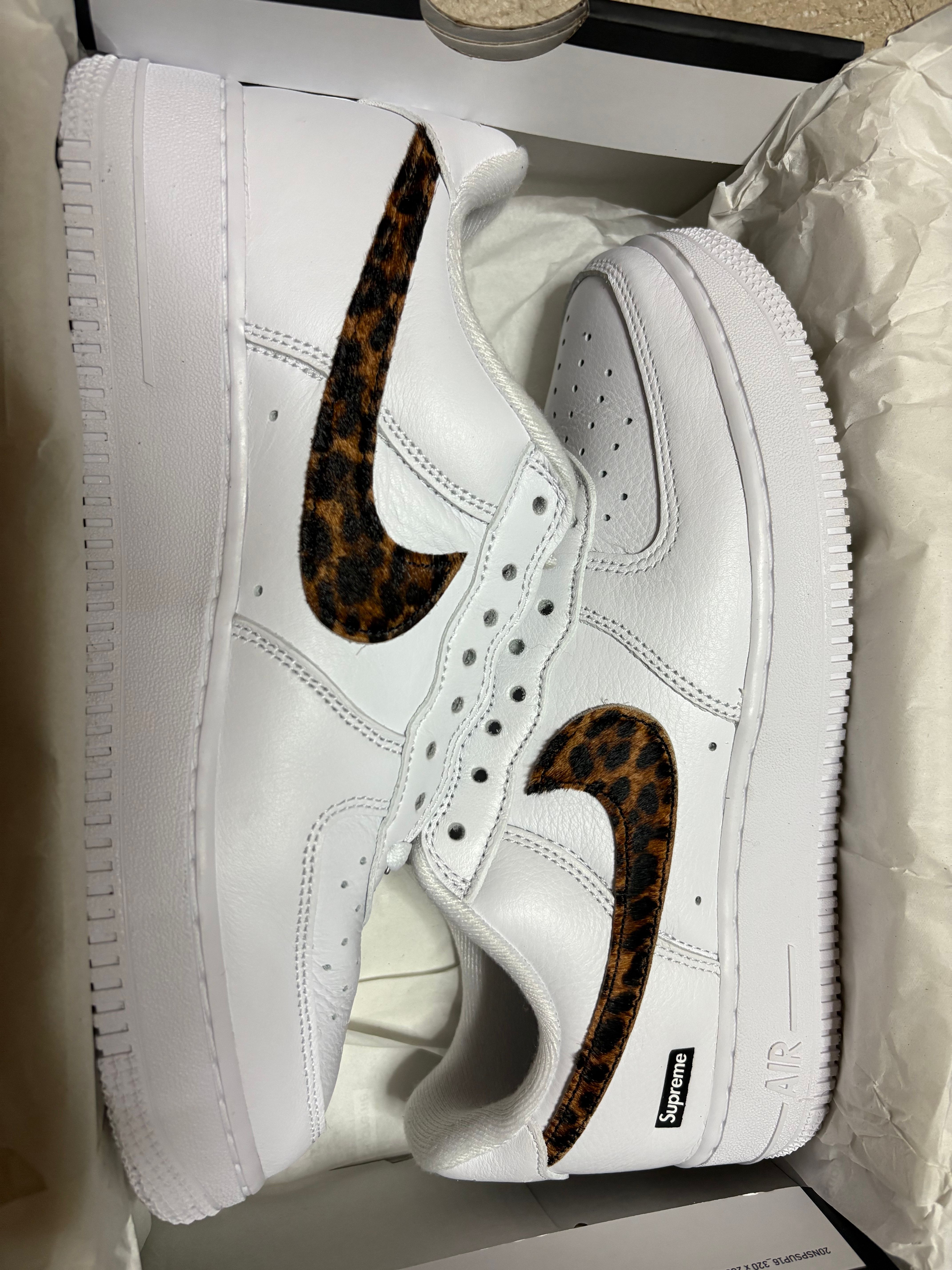 GOODENOUGH × Supreme × Nike Air Force 1 Low "White/Leopard" (25SS Week15)