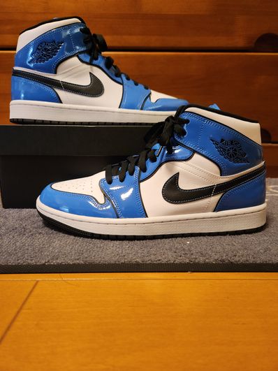 Nike Air Jordan 1 Mid SE "Signal Blue"