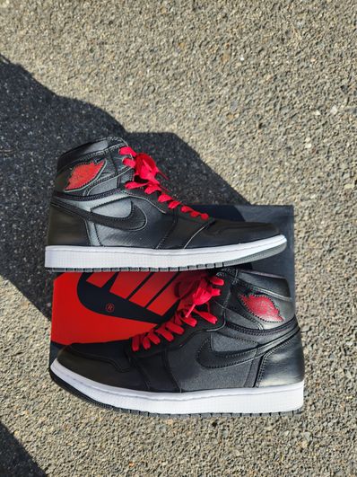 Nike Air Jordan 1 Retro High OG "Black/Metallic Silver/Gym Red"
