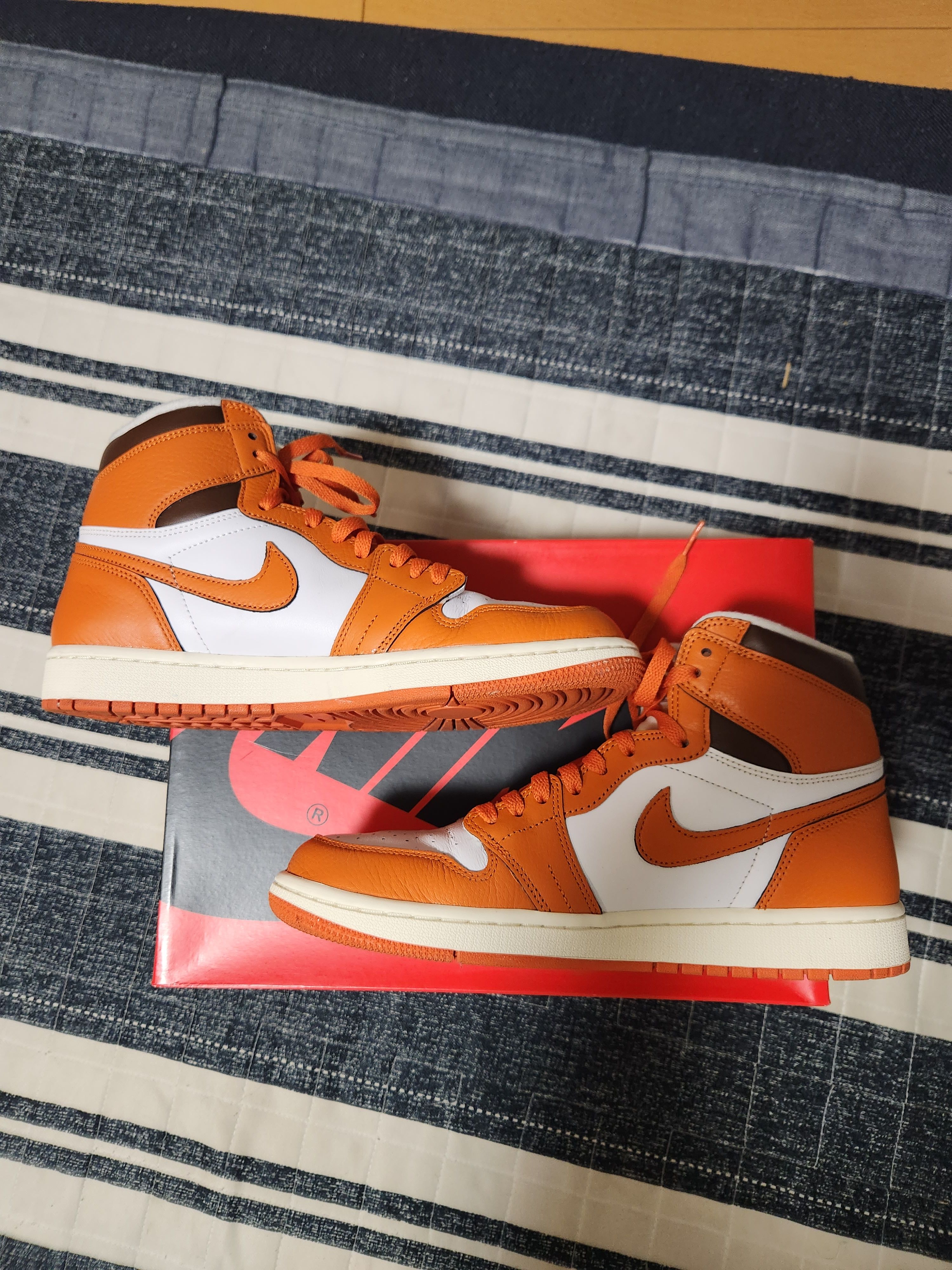 Nike Women's Air Jordan 1 High OG "Starfish"