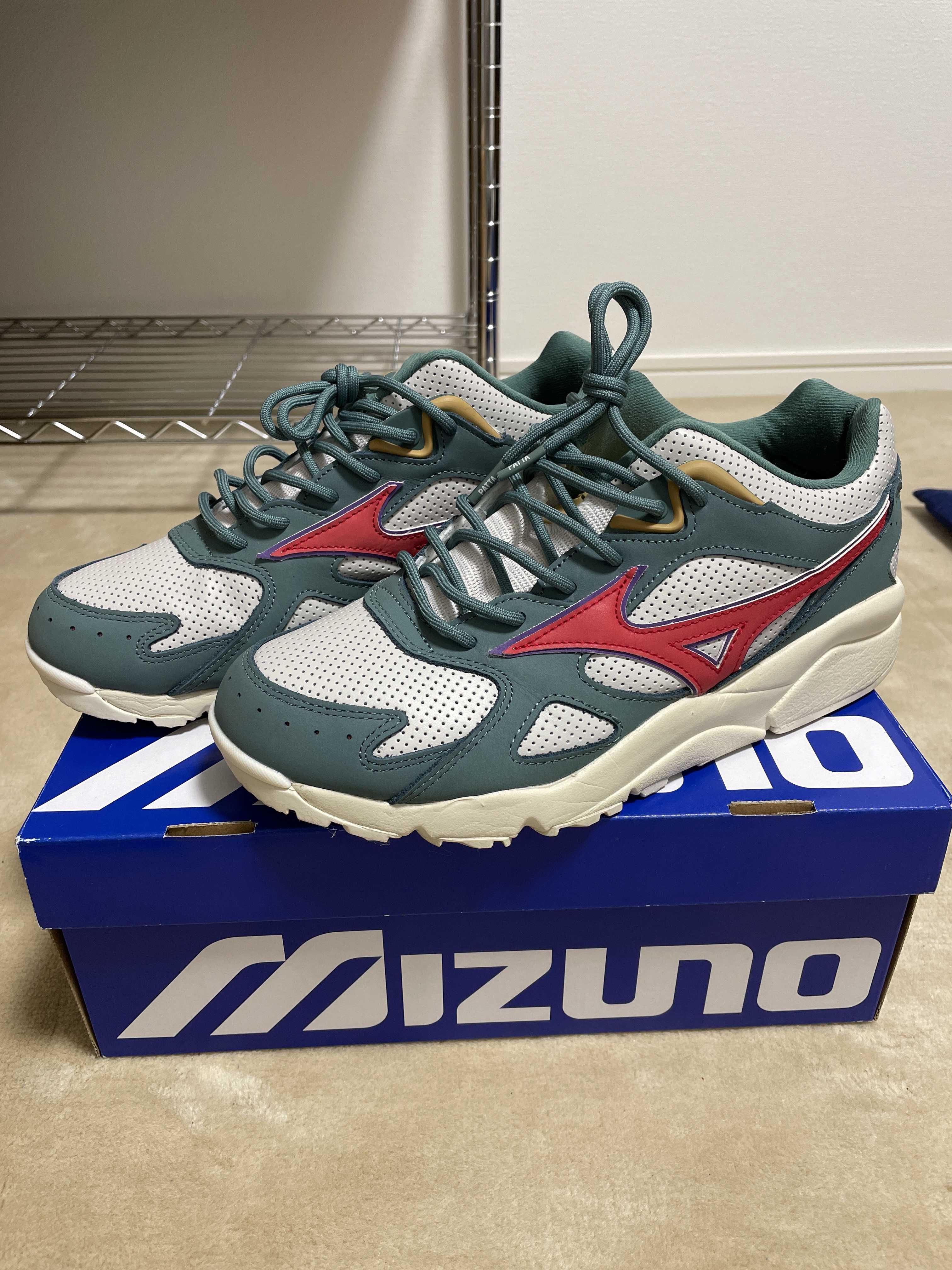 Patta × Mizuno Sky Medal TR "Ivory/Red/Green"