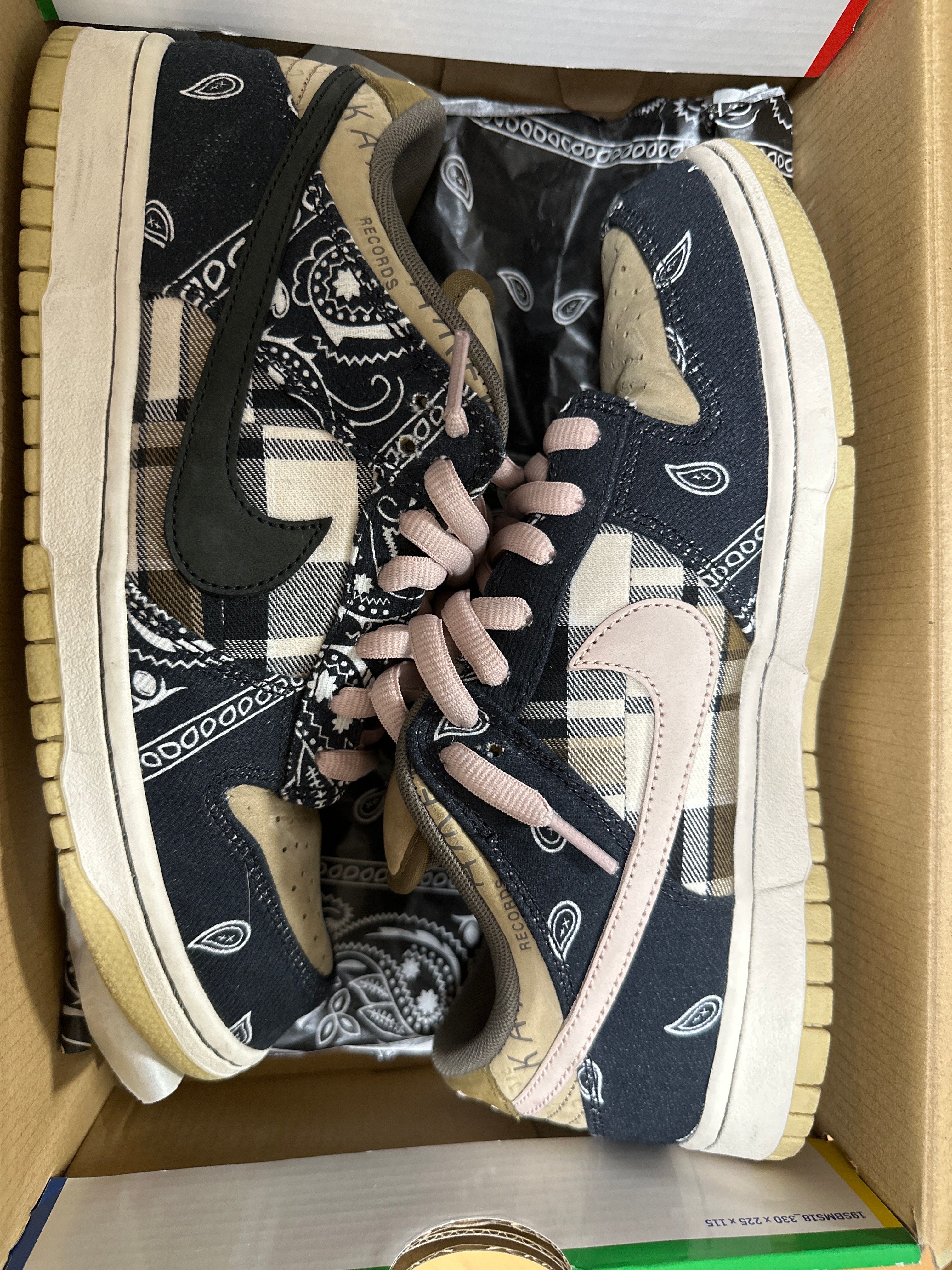 Travis Scott × Nike SB Dunk Low "Black/Parachute Beige"
