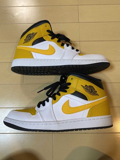 Nike Air Jordan 1 Mid "University Gold"